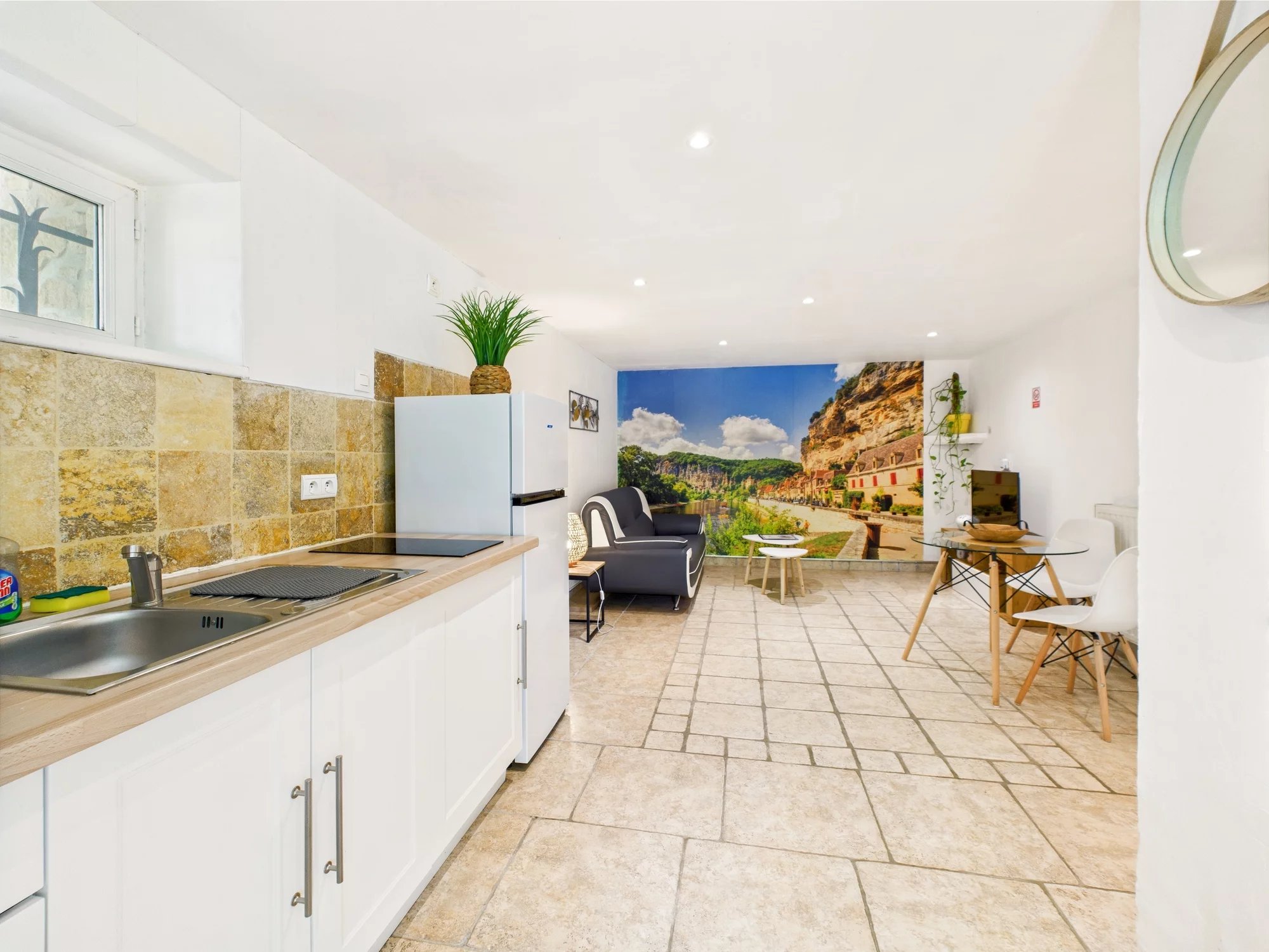 A great business opportunity located on the road into Sarlat-la-Canéda, Aquitaine – France – BVI79545