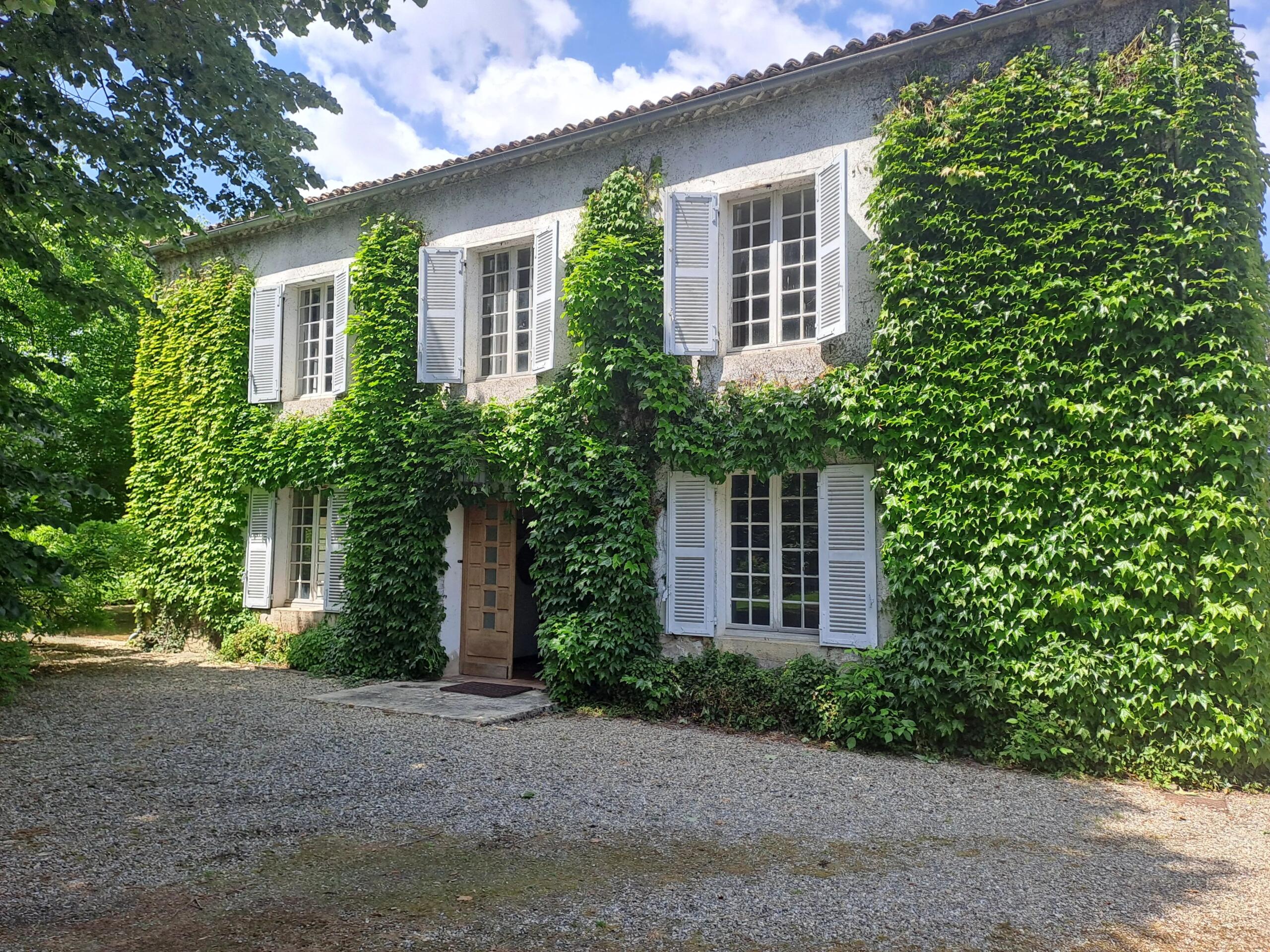 Elegant late 19th century manor house with wooded grounds and pool, Aquitaine – France – BVI63434