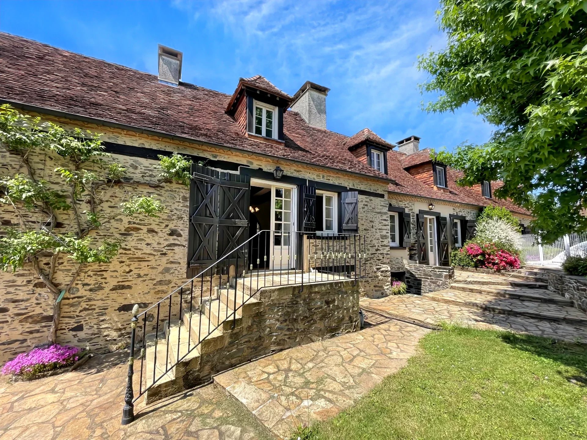 Superb 3-Bedroom House with Pool, Aquitaine – France – BVI80638