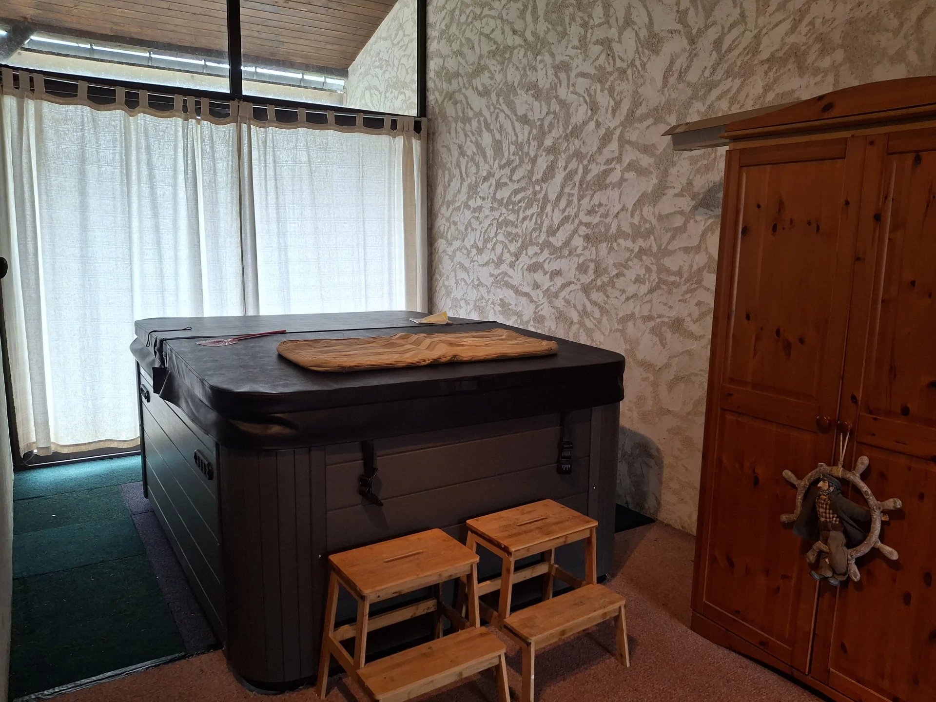 Charming Country Home in Alloue with Vaste Garages, Outbuilding and Spa, Poitou-Charentes – France – BVI78317