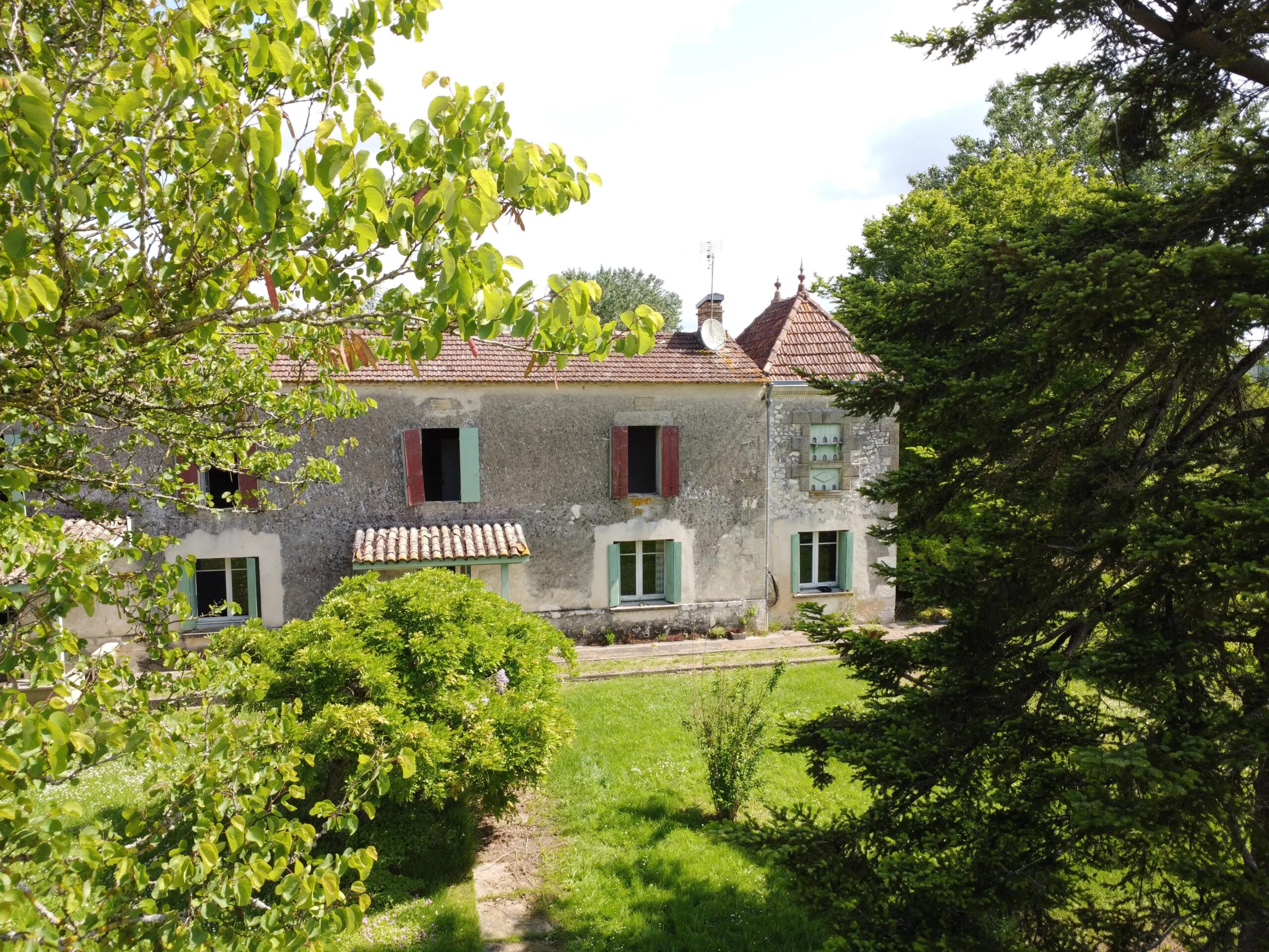 Wonderful historic farmhouse and barns, ripe for development, Aquitaine – France – BVI62918