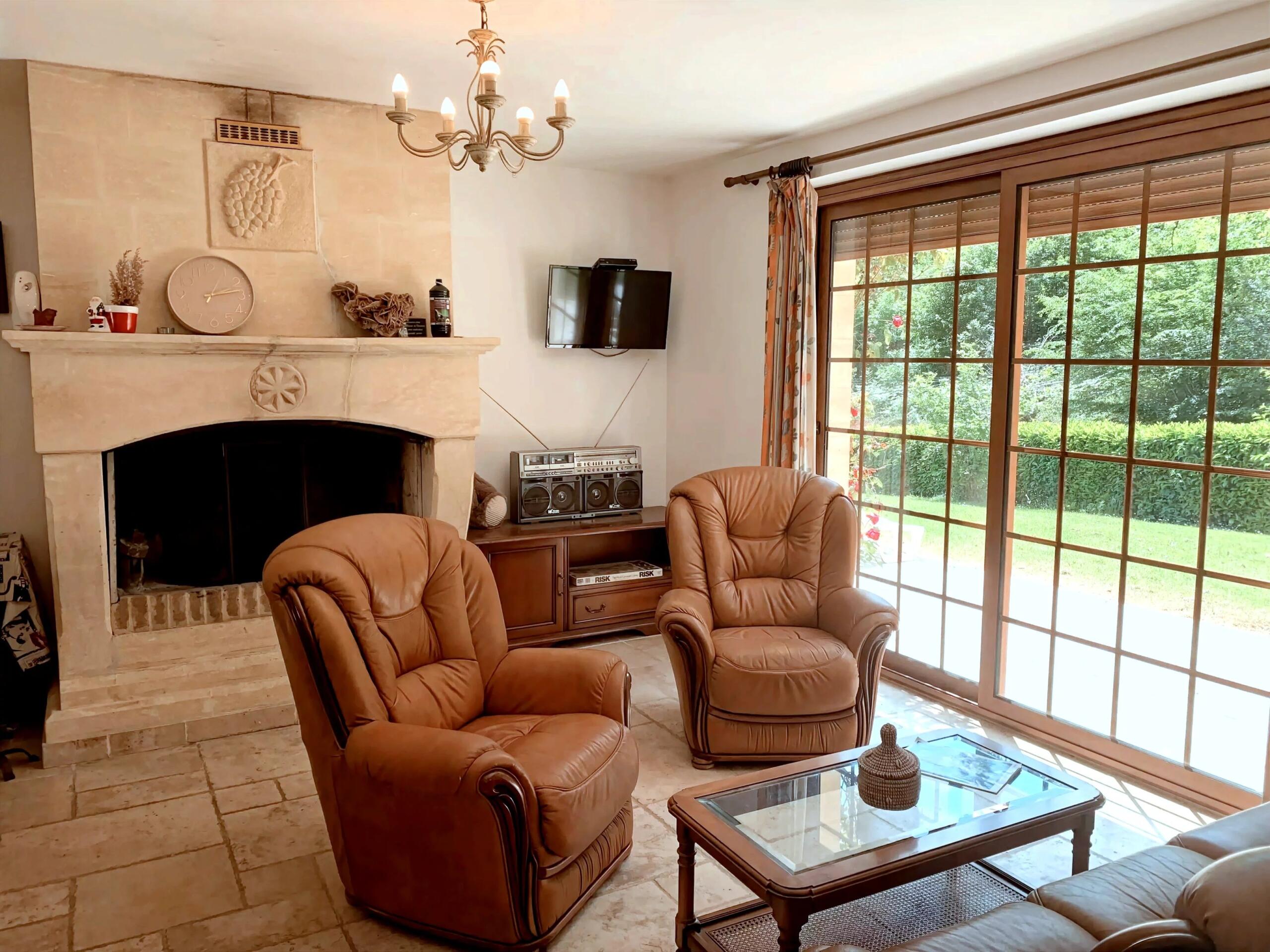 3-Bedroom House with Pool Near Beynac-et-Cazenac, Aquitaine – France – BVI75486