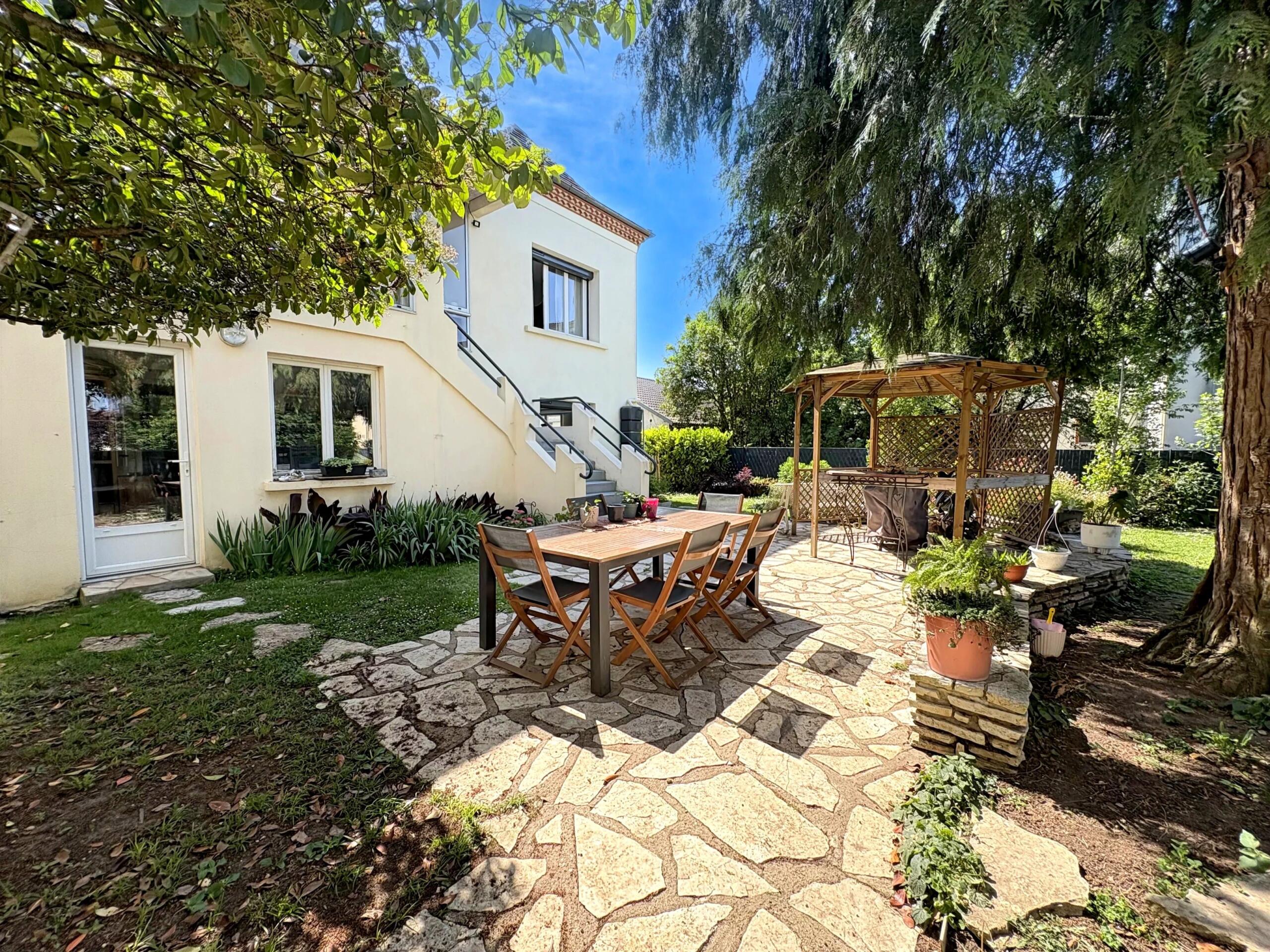 House built by the Compagnons du Devoir in Bergerac, Aquitaine – France – BVI80681