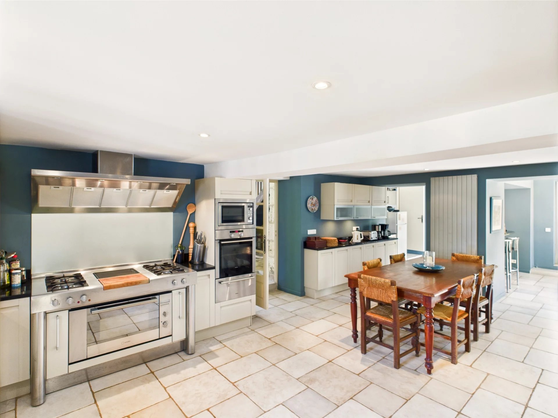 Elegant Domain set in 5 Hectares of Rolling Countryside, Aquitaine – France – BVI78773