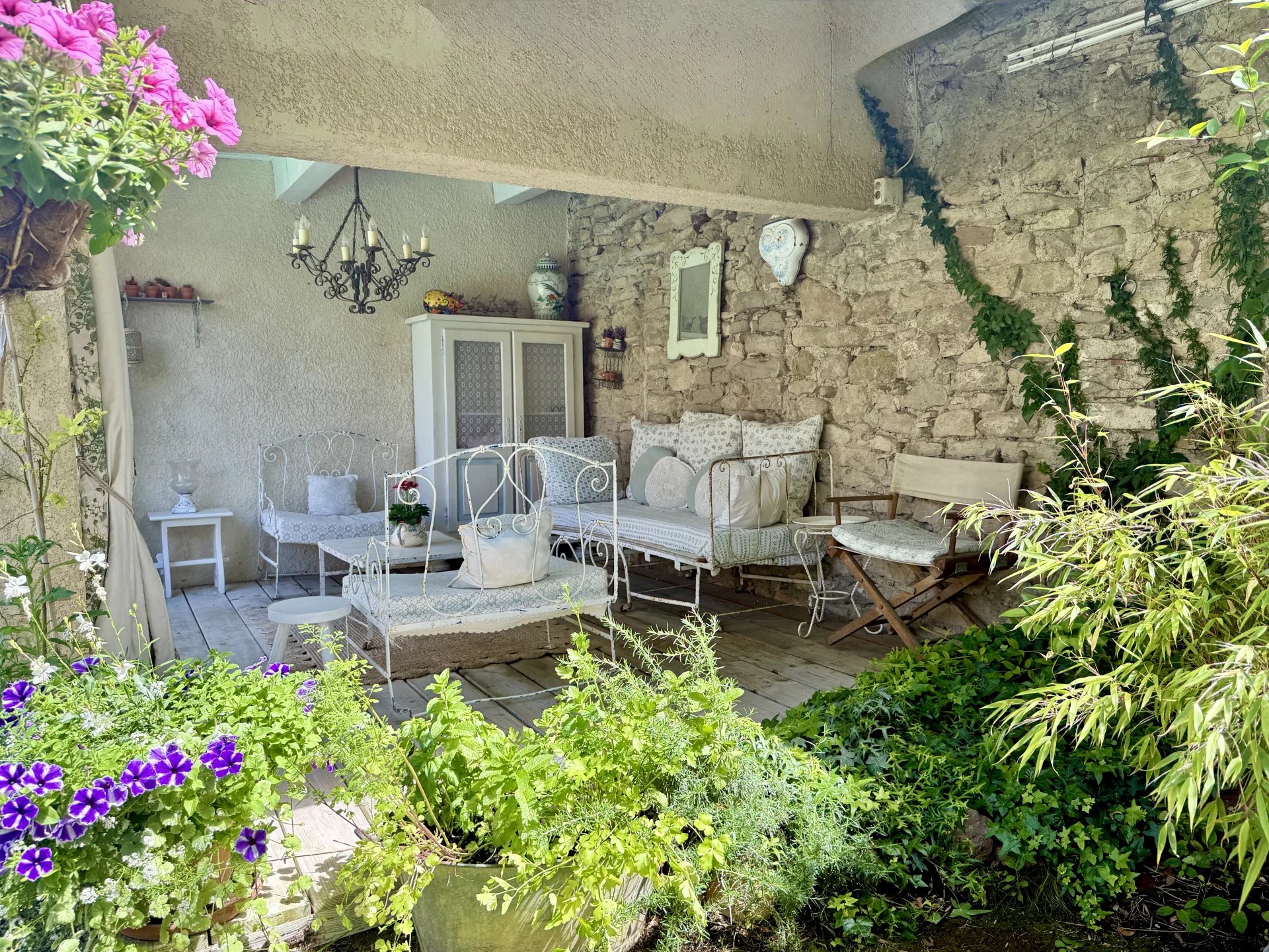 Historical and elegant townhouse with pool, Languedoc-Roussillon – France – BVI80965