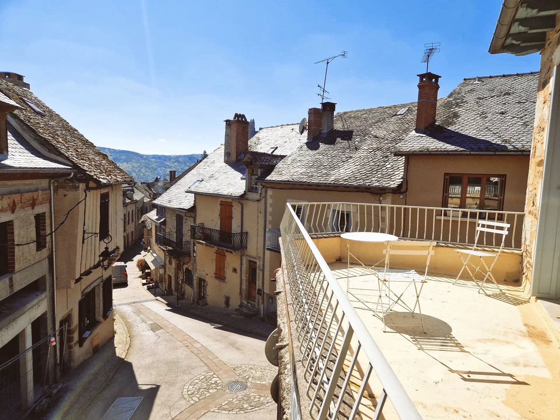 Restaurant Business with Living Accommodation in a Picturesque Aveyron Village, Midi-Pyrénées – France – BVI80695
