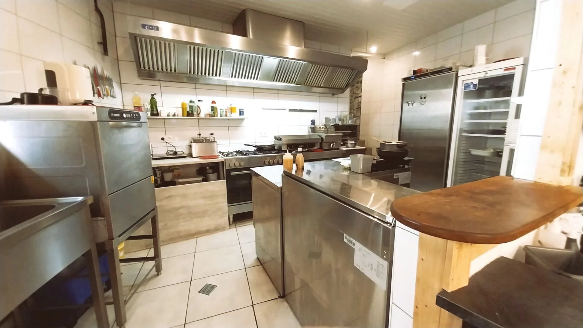 Restaurant Business with Living Accommodation in a Picturesque Aveyron Village, Midi-Pyrénées – France – BVI80695