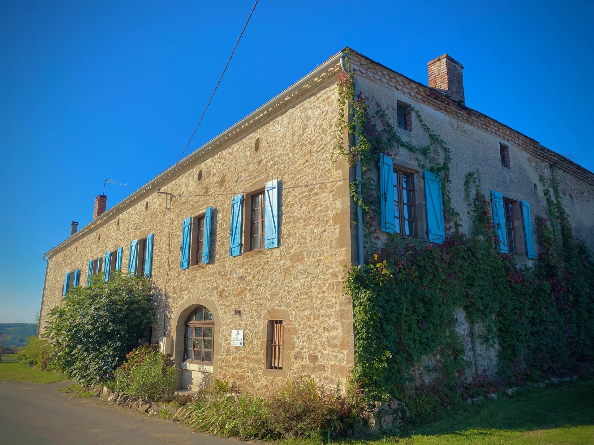 Unique and spacious 7-bedroom farmhouse with pool and views, Midi-Pyrénées – France – BVI72919