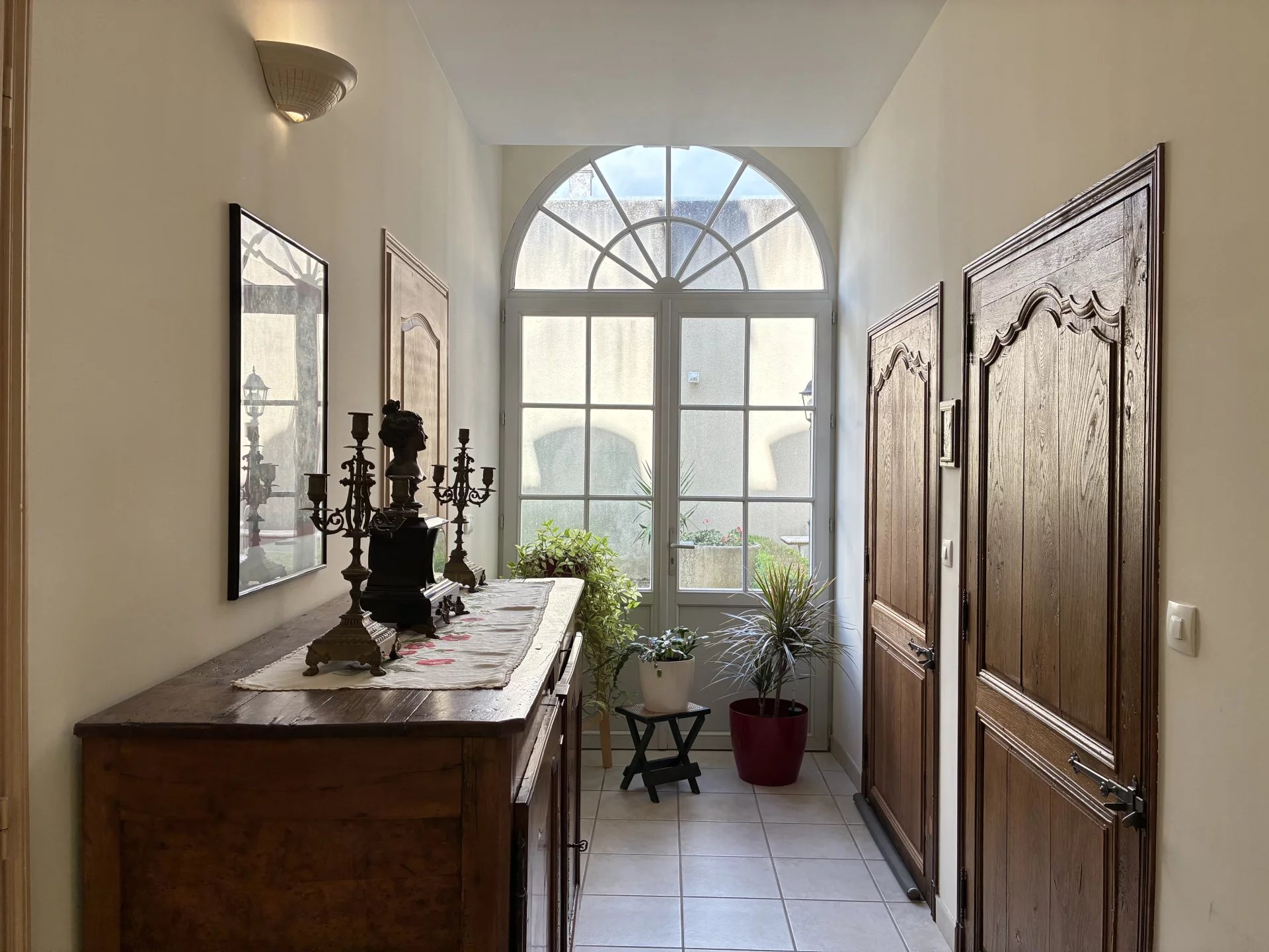 Elegant riverside Manor House in the heart of Saint Savin, Poitou-Charentes – France – BVI80137