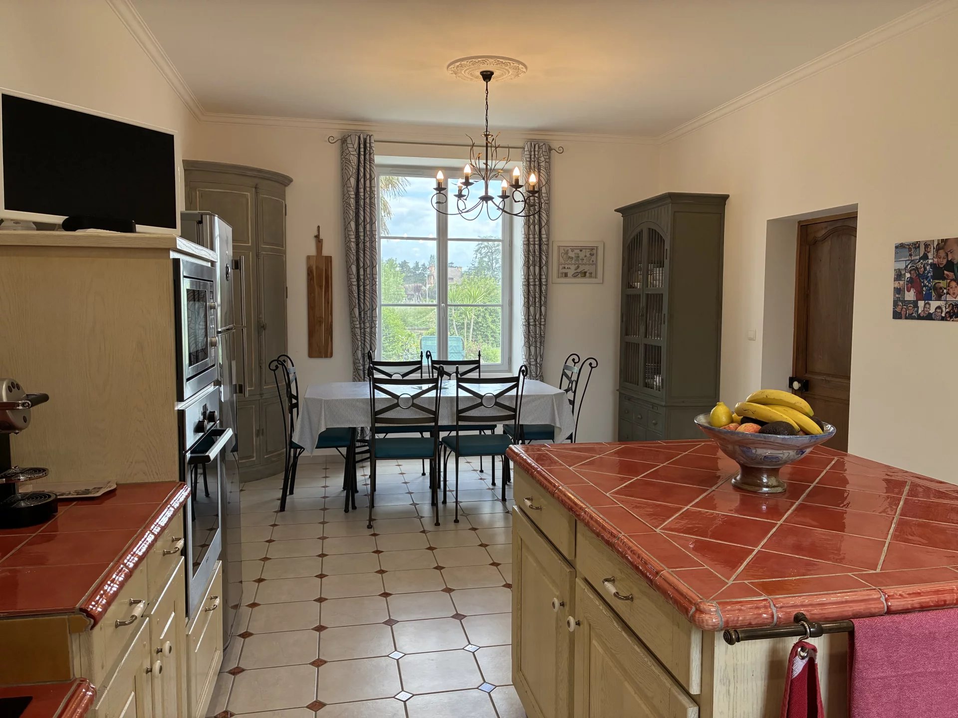 Elegant riverside Manor House in the heart of Saint Savin, Poitou-Charentes – France – BVI80137