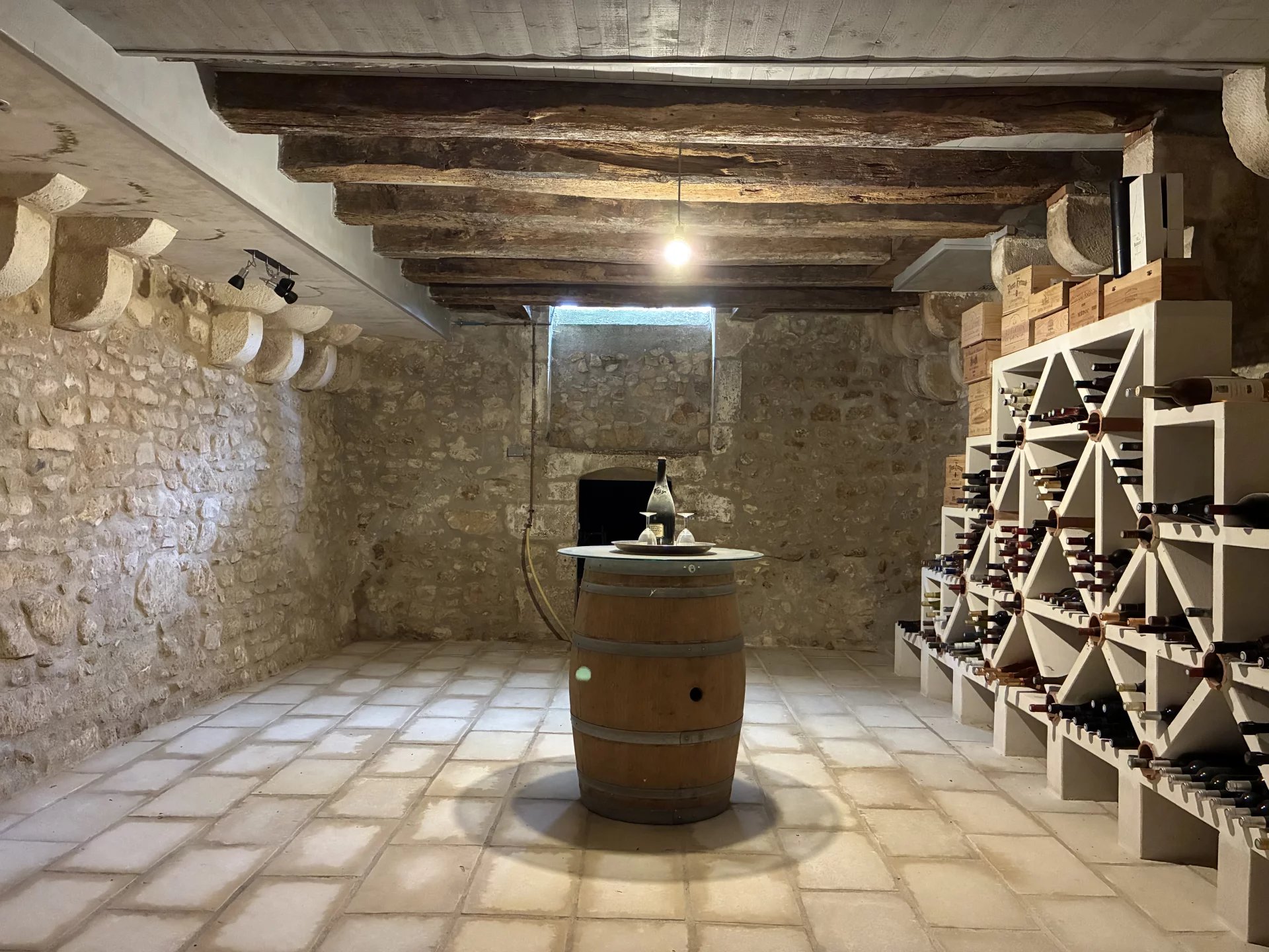 Elegant riverside Manor House in the heart of Saint Savin, Poitou-Charentes – France – BVI80137