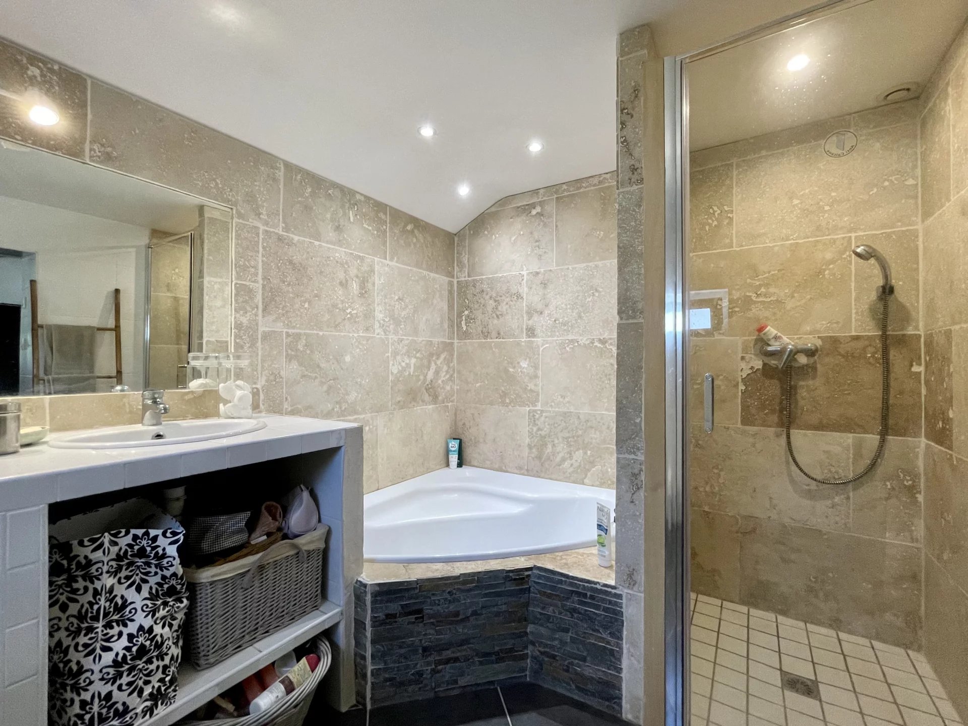 Magnificent stone house with swimming pool, Aquitaine – France – BVI71958