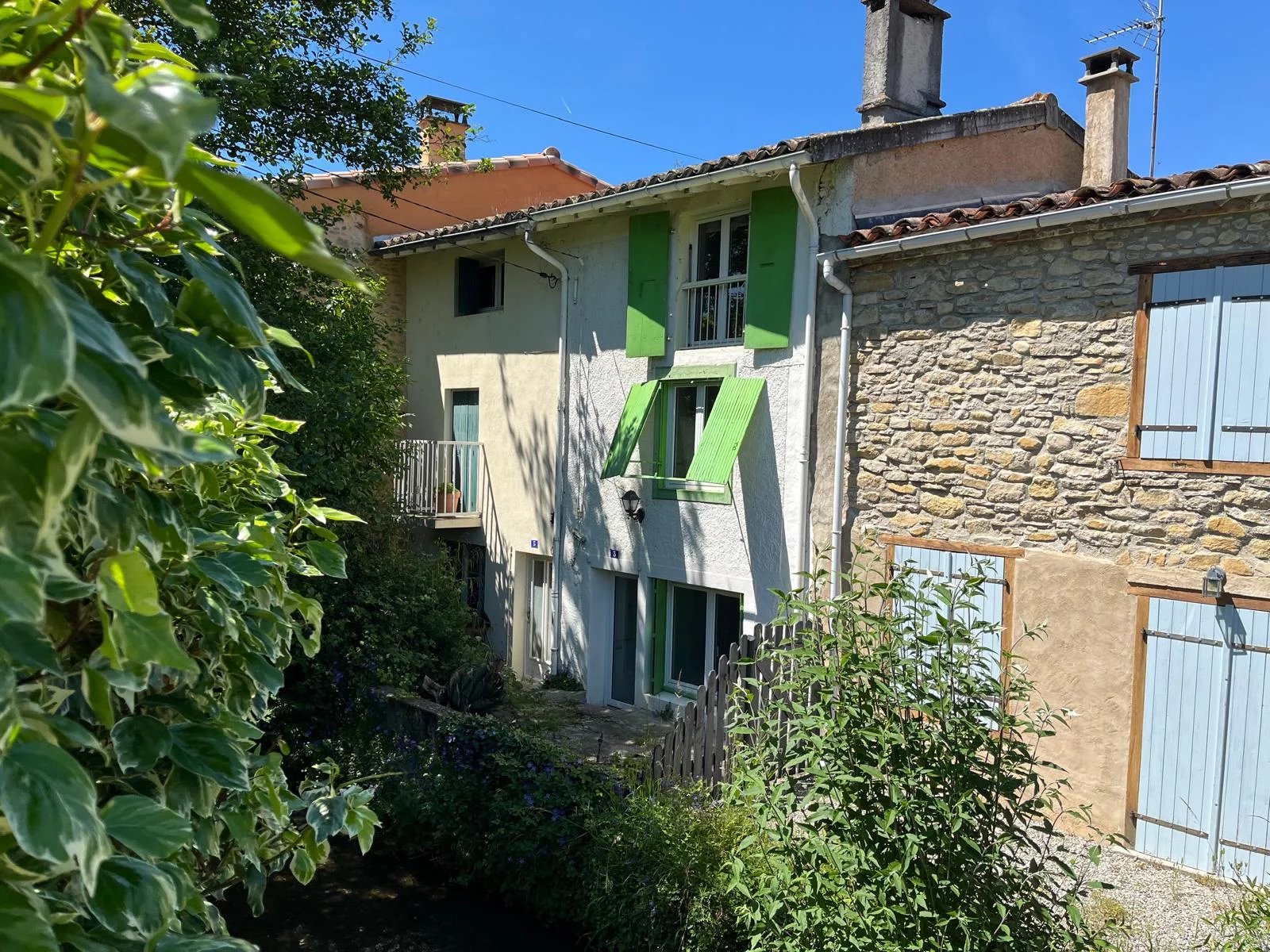 A little gem!  A perfect ‘lock up and leave’ in a perfect location, Languedoc-Roussillon – France – BVI80453