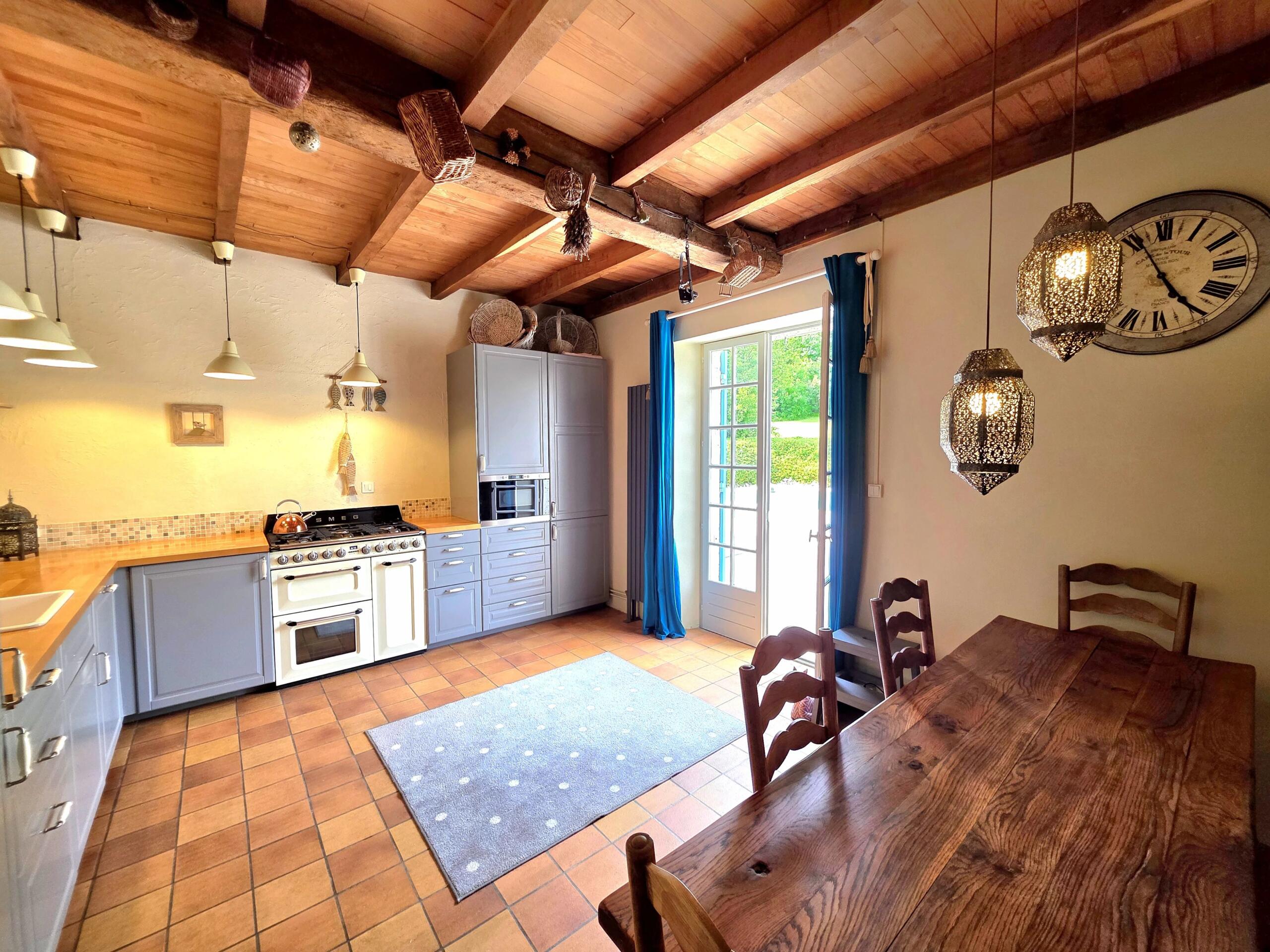 Beautiful stone house with pigeonnier, barn and pool, Aquitaine – France – BVI72249