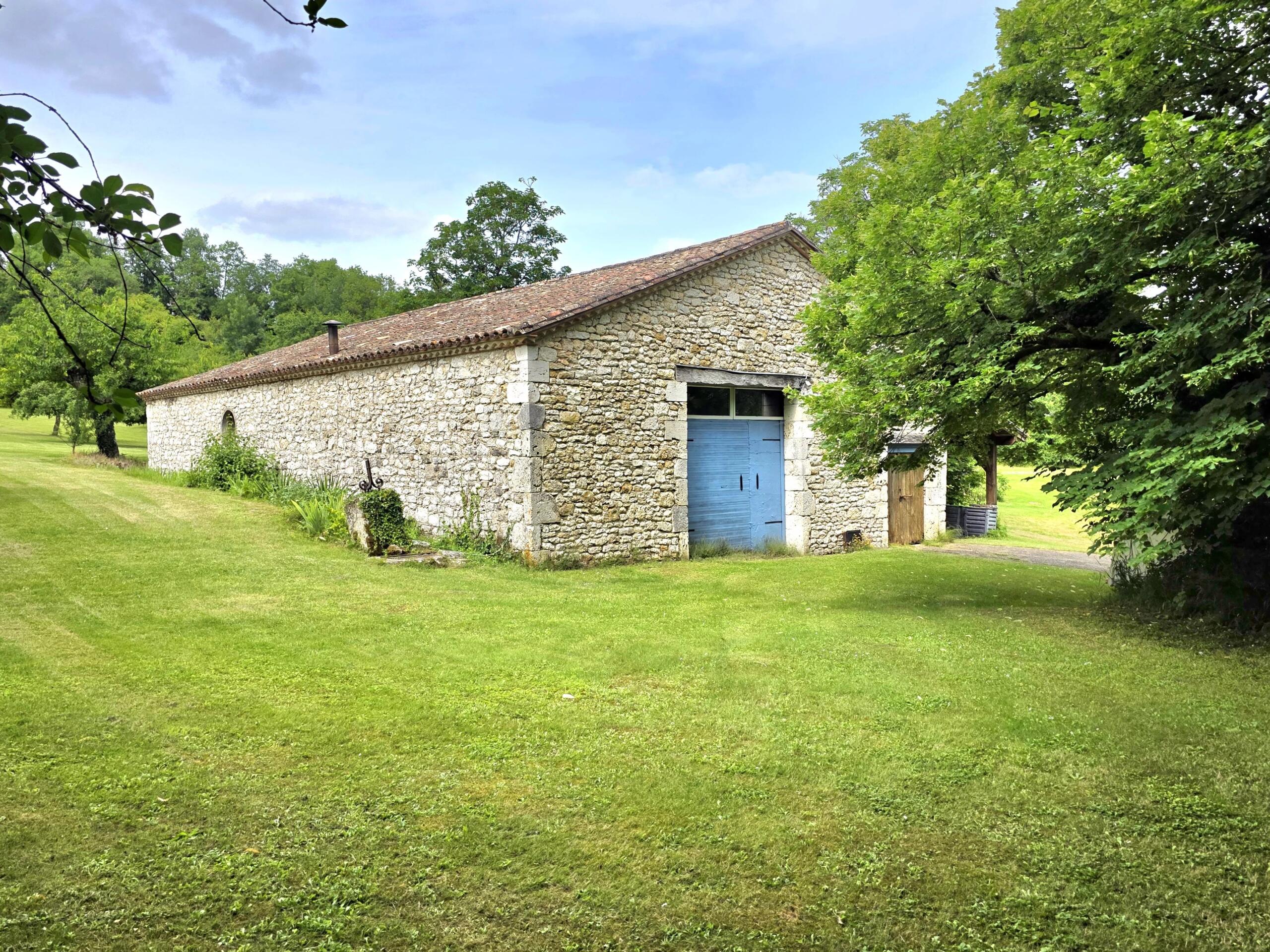 Beautiful stone house with pigeonnier, barn and pool, Aquitaine – France – BVI72249