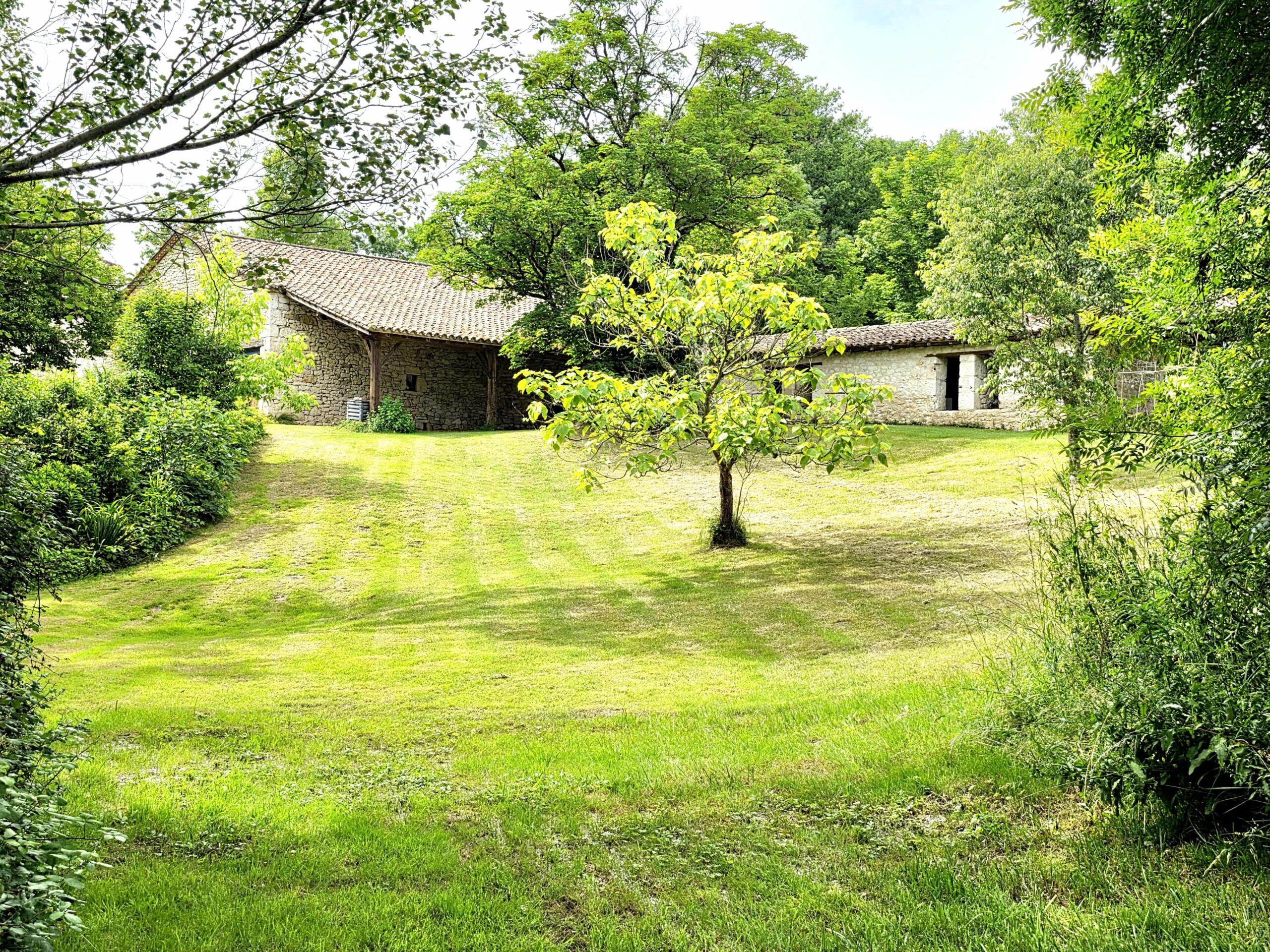 Beautiful stone house with pigeonnier, barn and pool, Aquitaine – France – BVI72249
