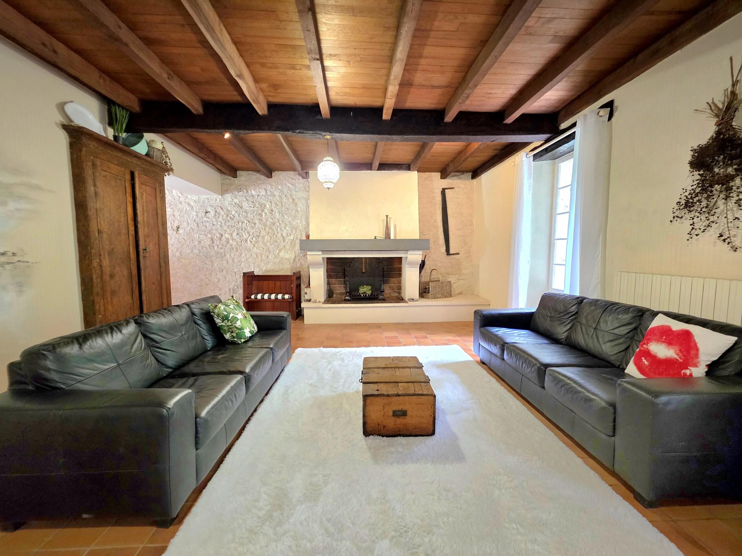 Beautiful stone house with pigeonnier, barn and pool, Aquitaine – France – BVI72249