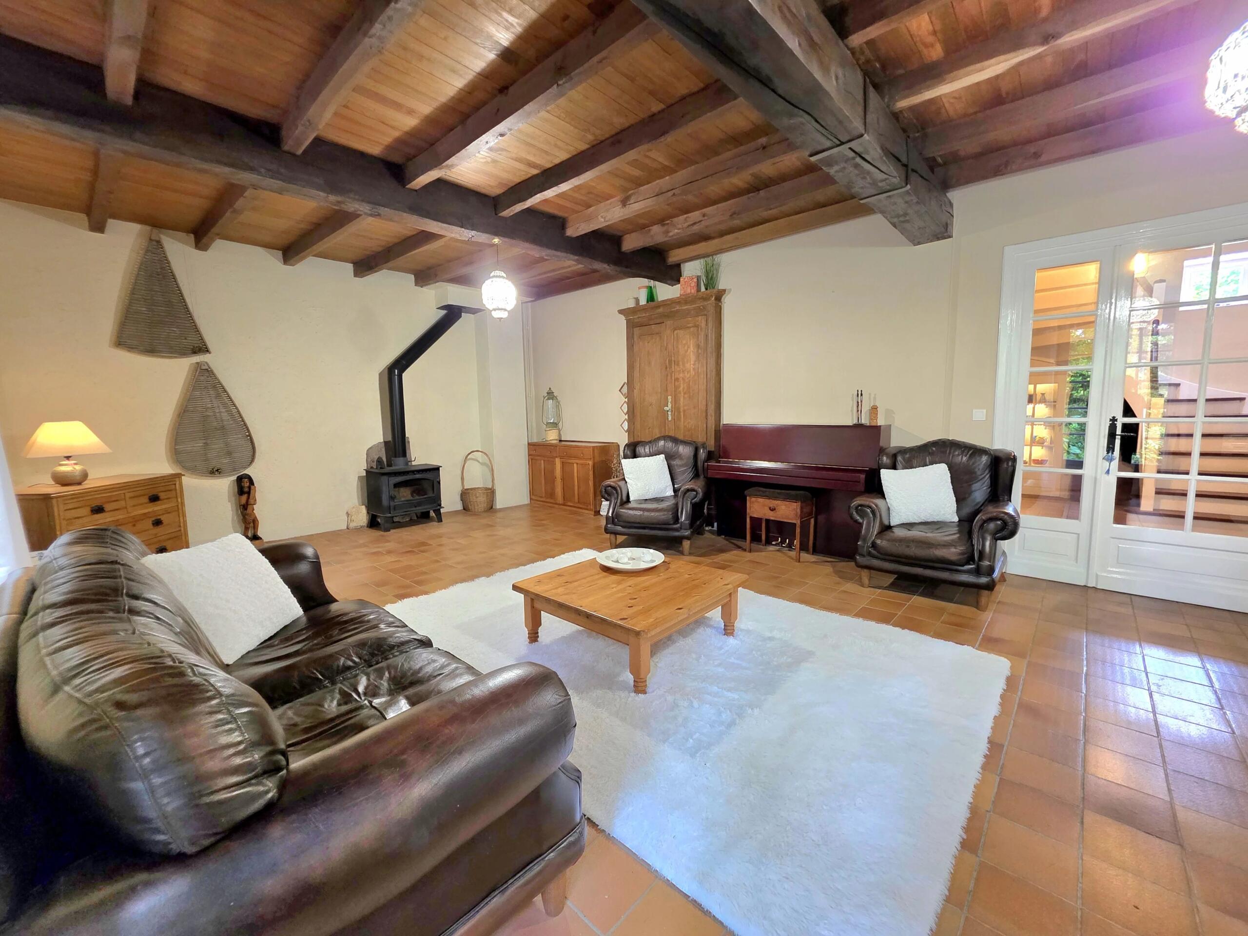 Beautiful stone house with pigeonnier, barn and pool, Aquitaine – France – BVI72249