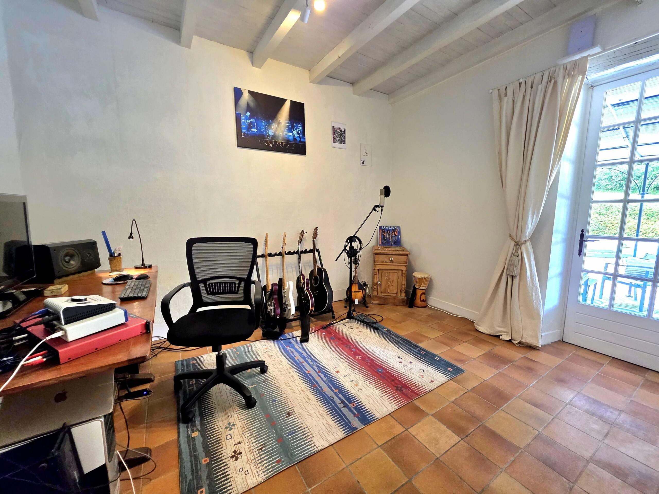 Beautiful stone house with pigeonnier, barn and pool, Aquitaine – France – BVI72249