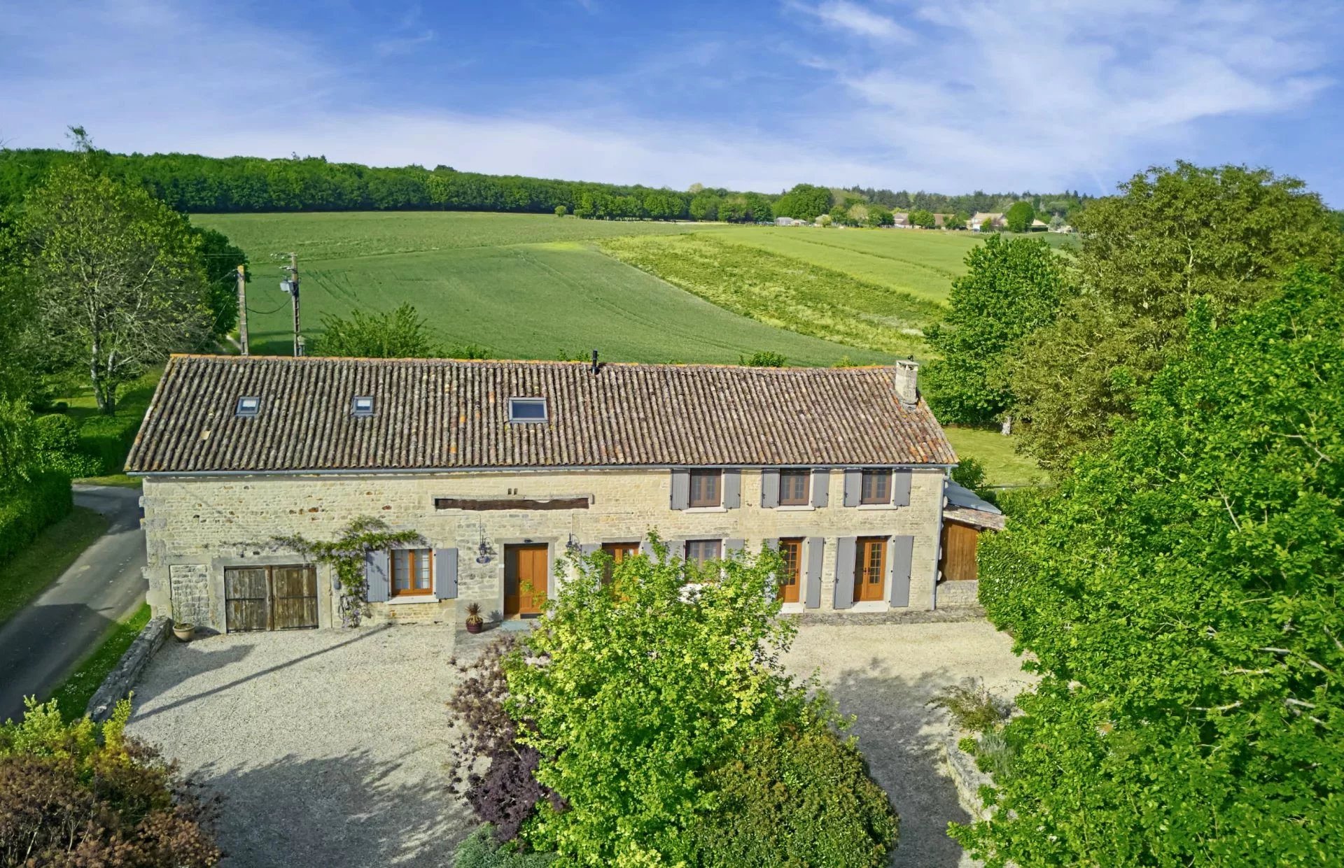 Fabulous 5-bedroom renovated farmhouse with heated pool, Poitou-Charentes – France – BVI80747