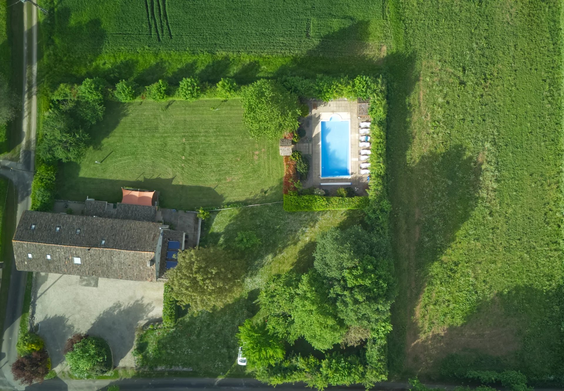 Fabulous 5-bedroom renovated farmhouse with heated pool, Poitou-Charentes – France – BVI80747