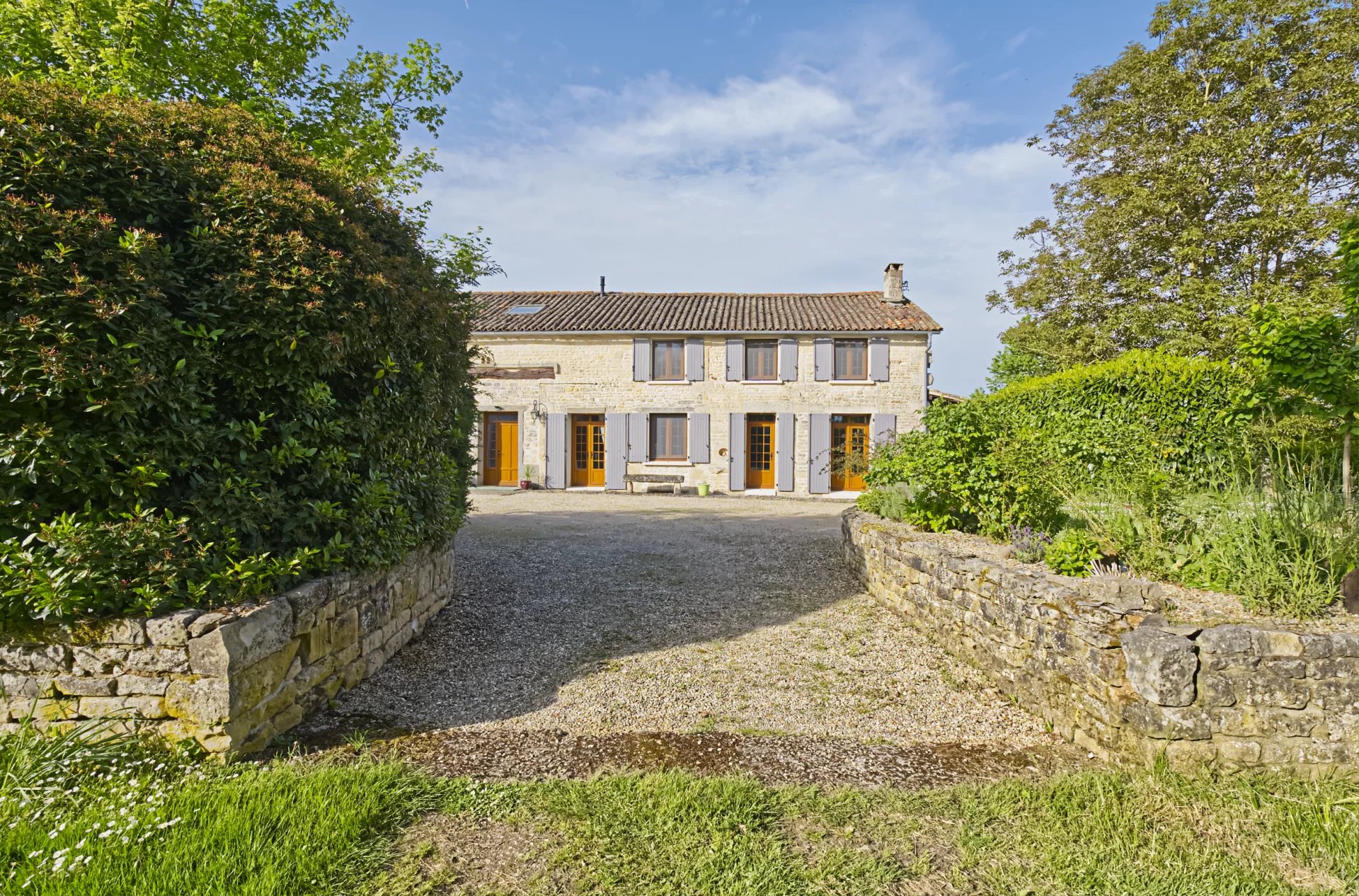 Fabulous 5-bedroom renovated farmhouse with heated pool, Poitou-Charentes – France – BVI80747