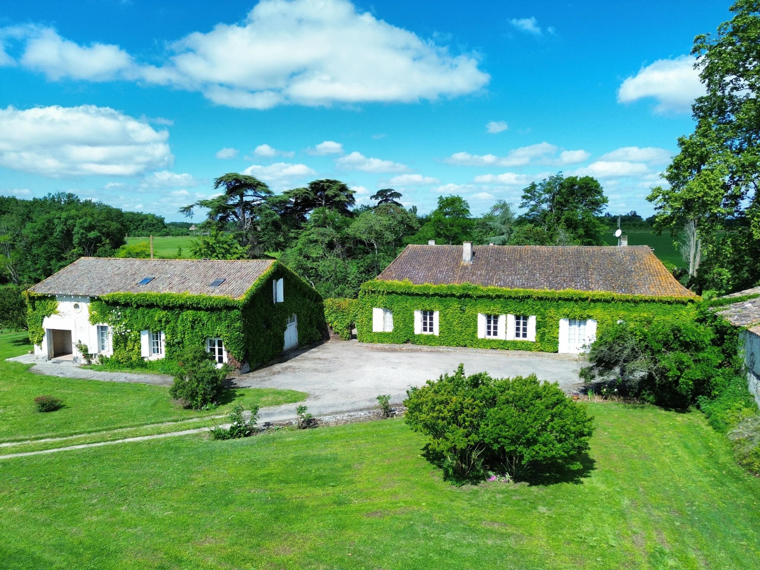 Two-house property with 3 ha and outbuildings in peaceful, private setting, Aquitaine – France – BVI80997