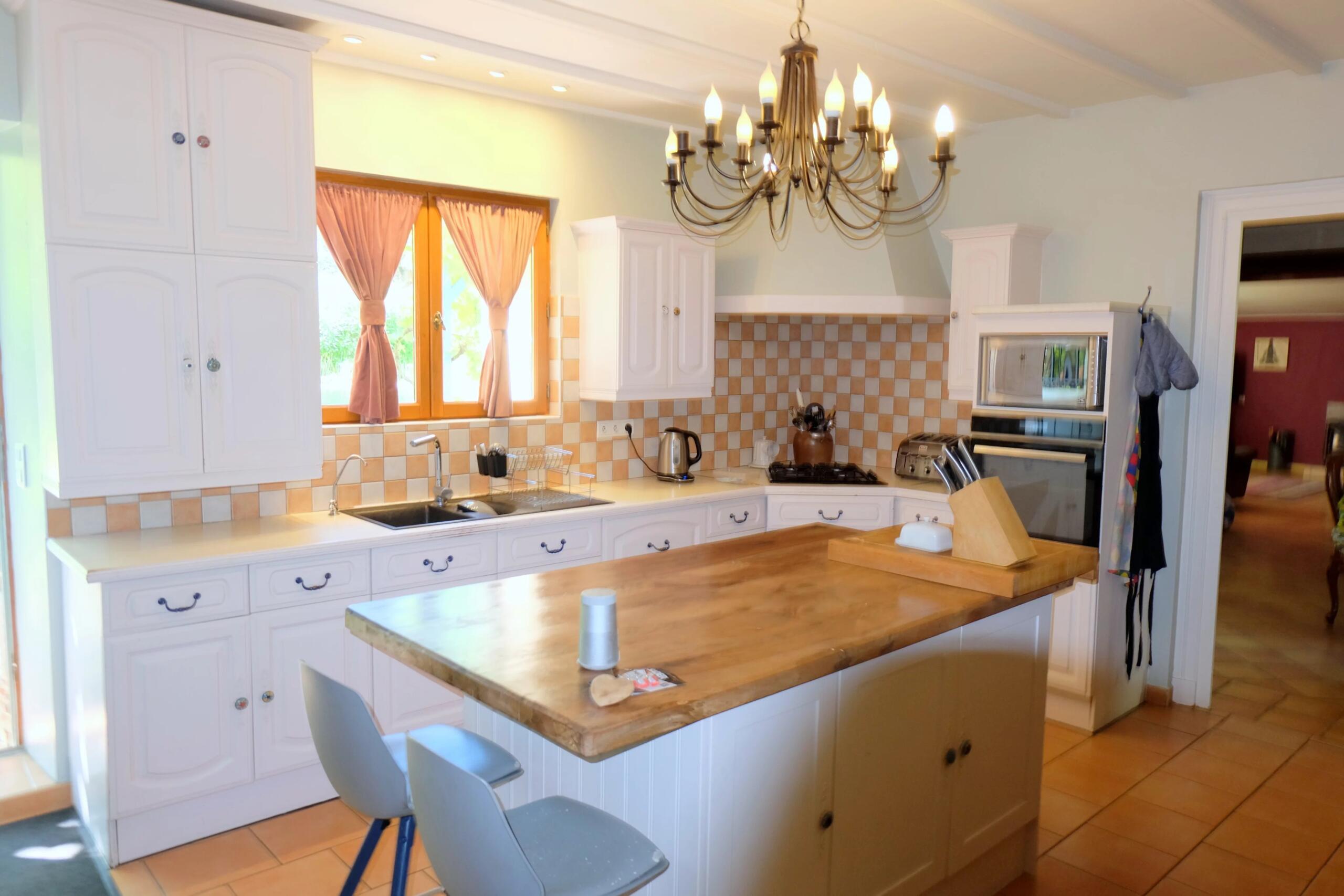 Character stone farmhouse with a fabulous guest house and tiled swimming pool, Aquitaine – France – BVI61958