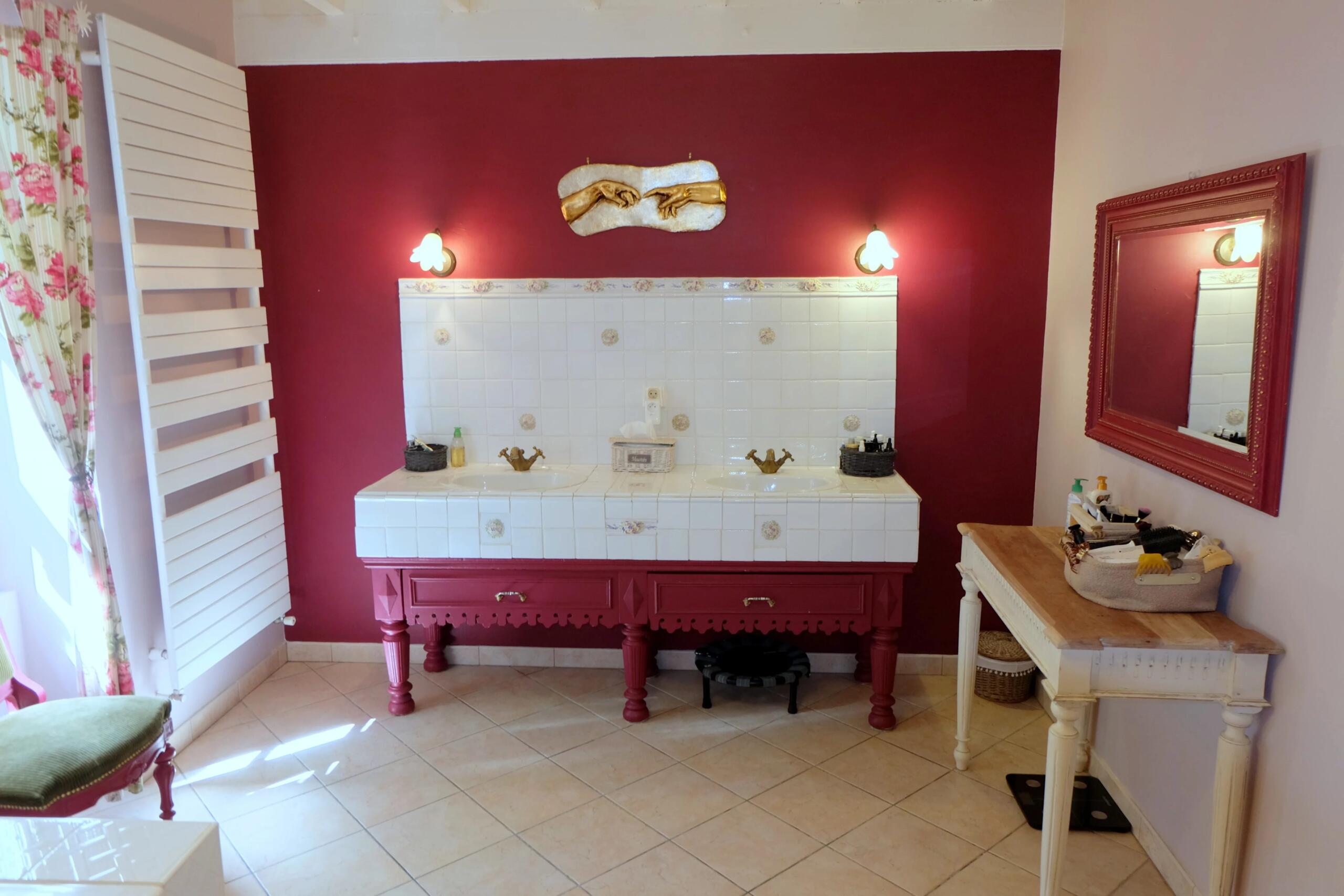 Character stone farmhouse with a fabulous guest house and tiled swimming pool, Aquitaine – France – BVI61958