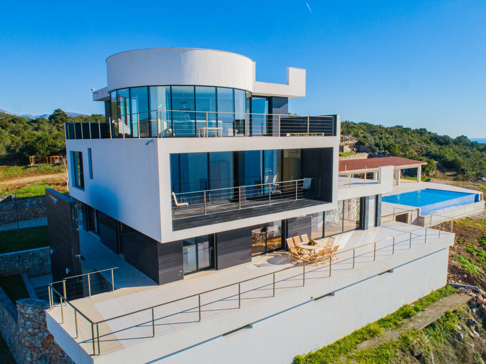 5 bedroom Villa in Krimovica, Montenegro – CMM2716