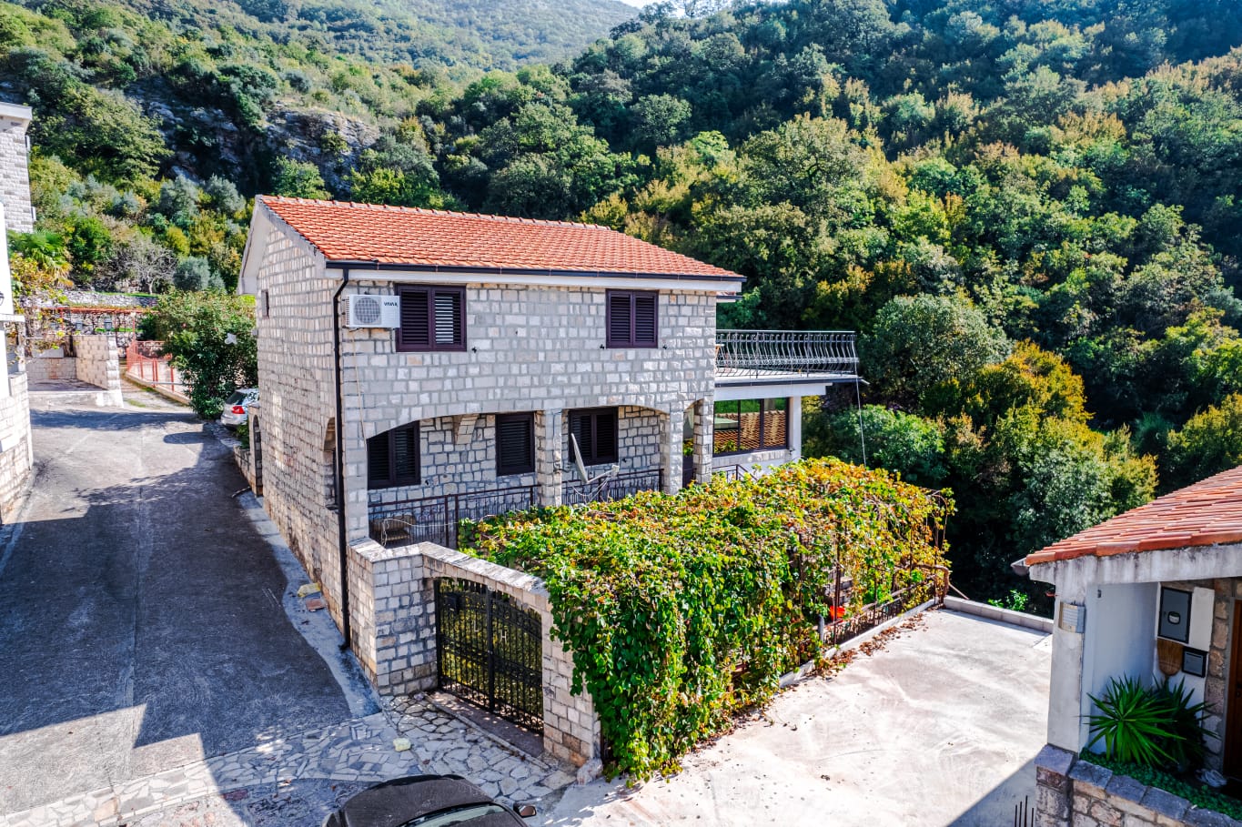 3-Story House for Sale in Čučici – Bečići,  – MRENB76