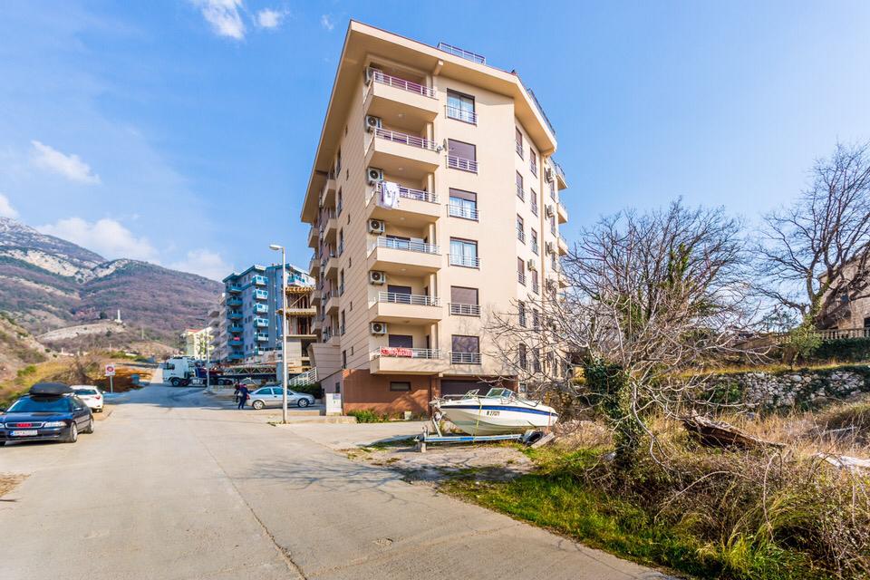 Apartment in Bečići – 2-Bedroom, 350m to the Sea, Montenegro – MRENB81