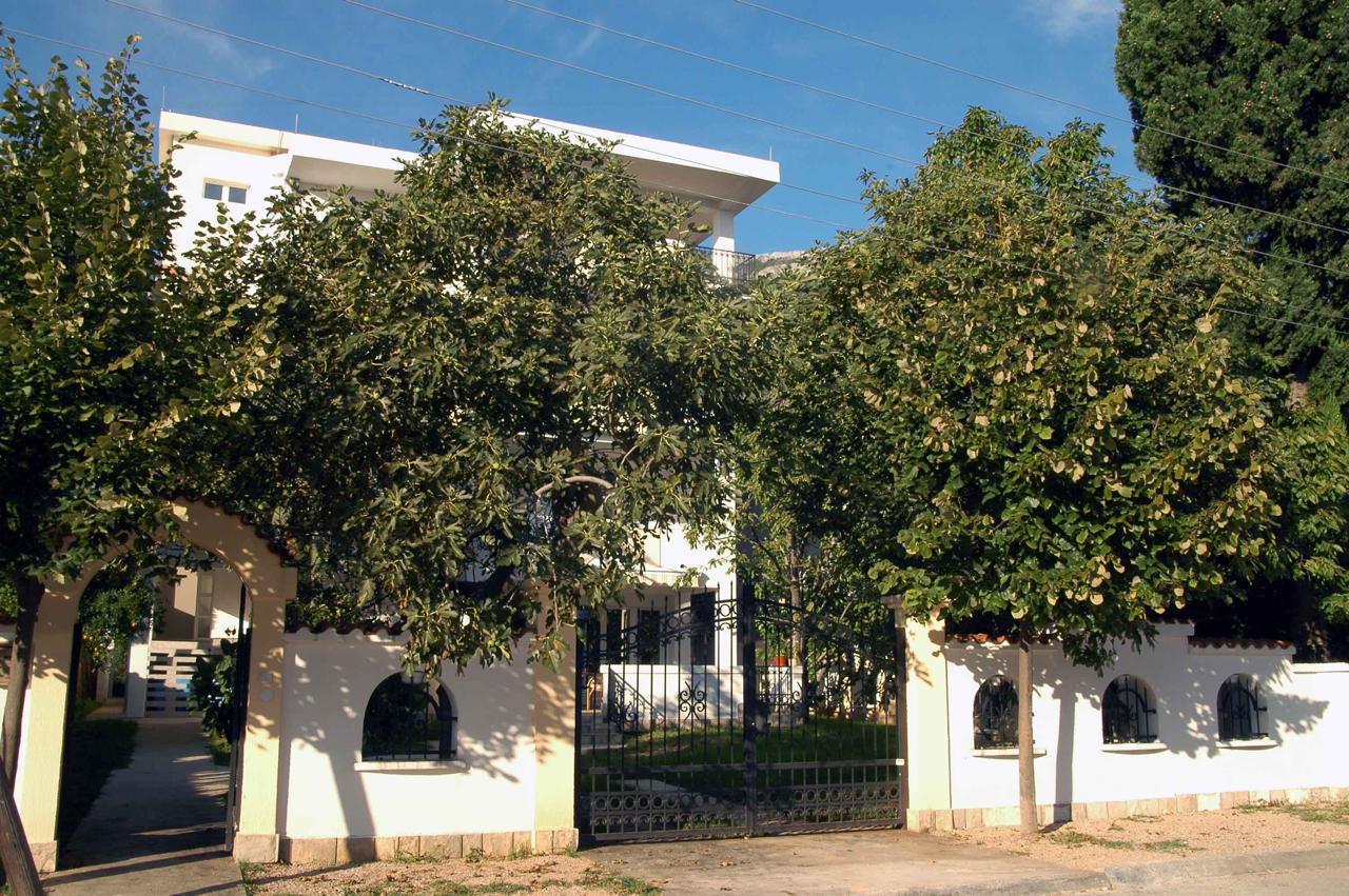 Four-Story Aparthotel for Sale in Sutomore,  – MRENB83