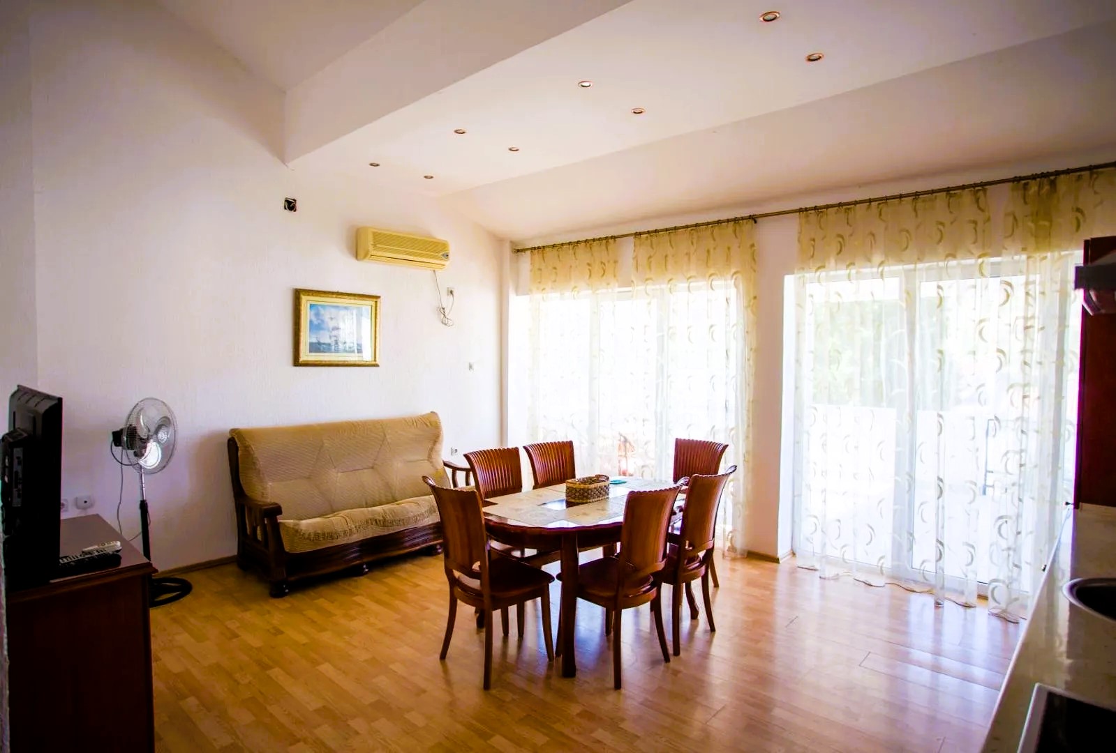 Four-Story Aparthotel for Sale in Sutomore,  – MRENB83