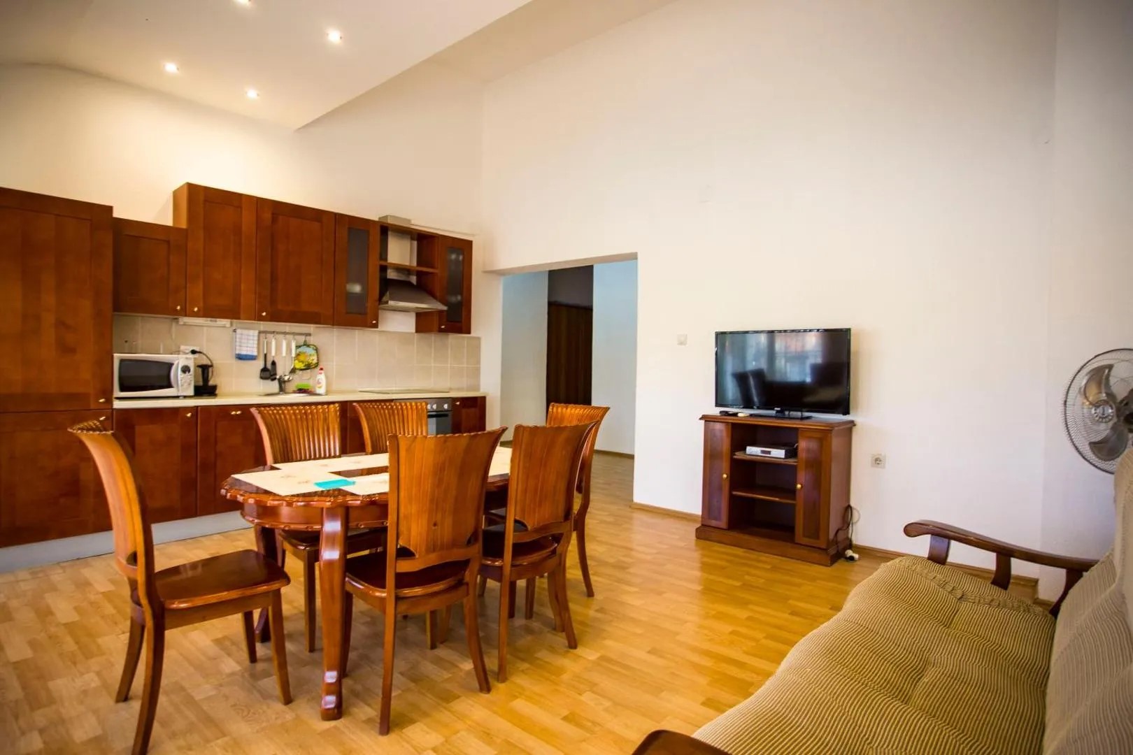 Four-Story Aparthotel for Sale in Sutomore,  – MRENB83