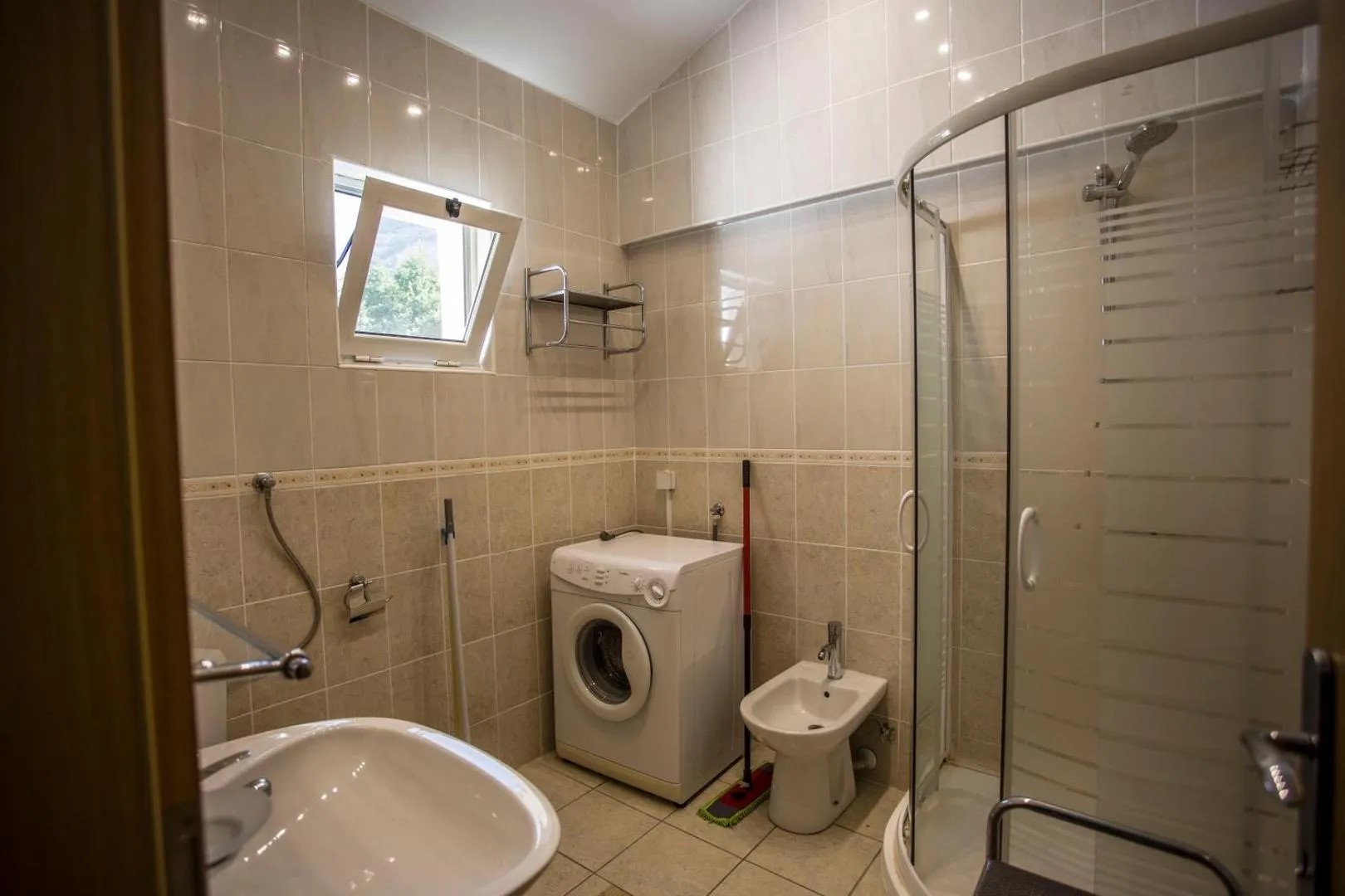 Four-Story Aparthotel for Sale in Sutomore,  – MRENB83