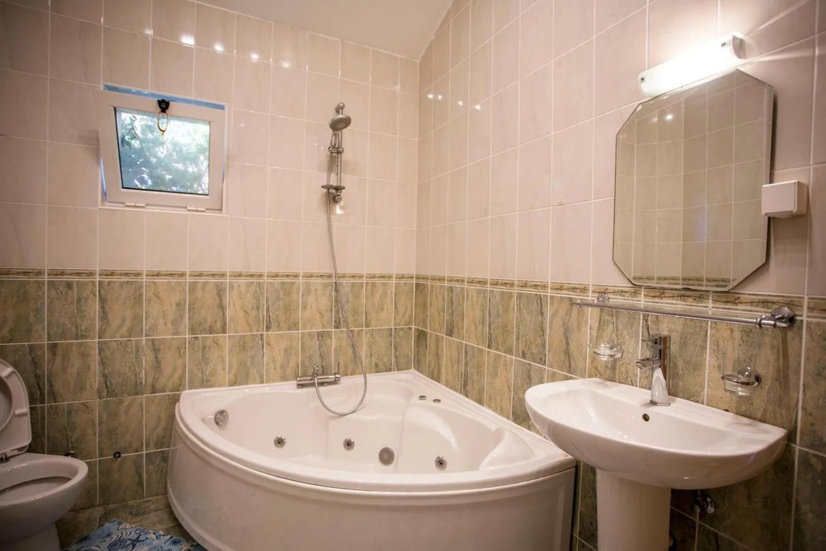 Four-Story Aparthotel for Sale in Sutomore,  – MRENB83