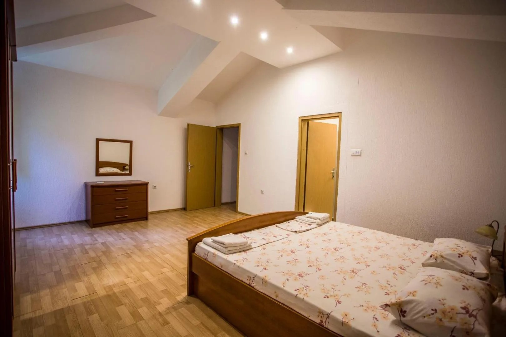 Four-Story Aparthotel for Sale in Sutomore,  – MRENB83