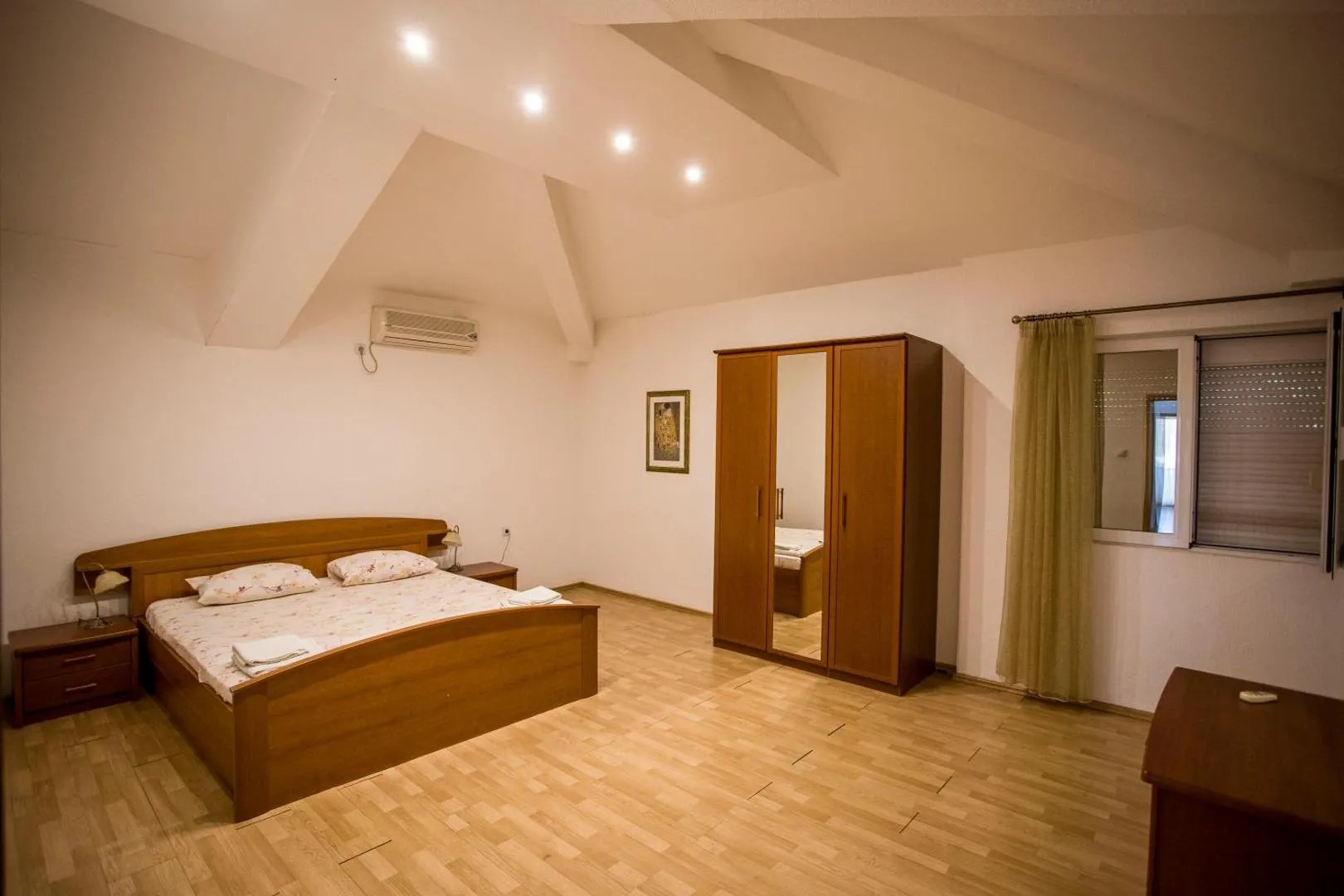 Four-Story Aparthotel for Sale in Sutomore,  – MRENB83