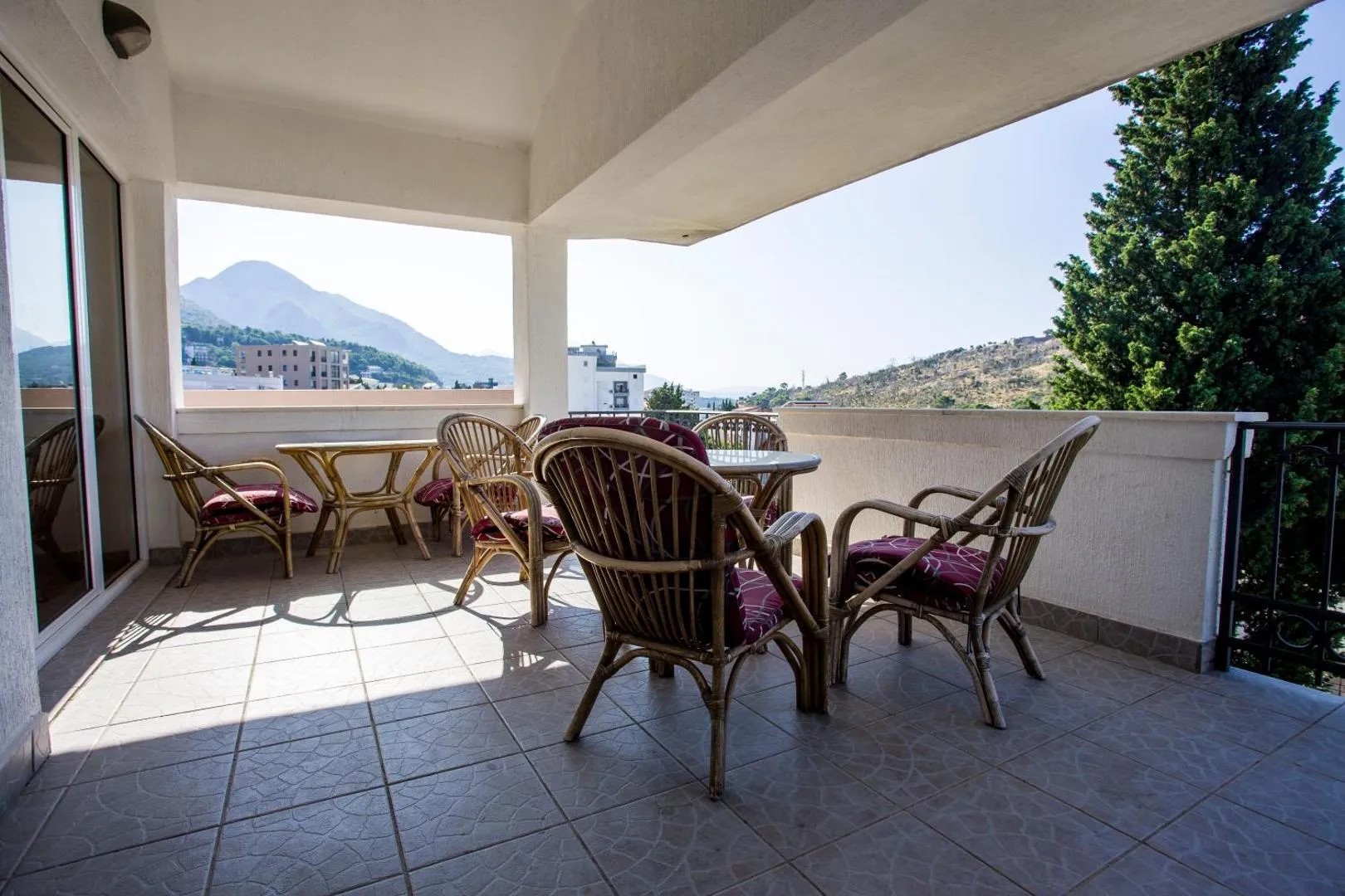 Four-Story Aparthotel for Sale in Sutomore,  – MRENB83