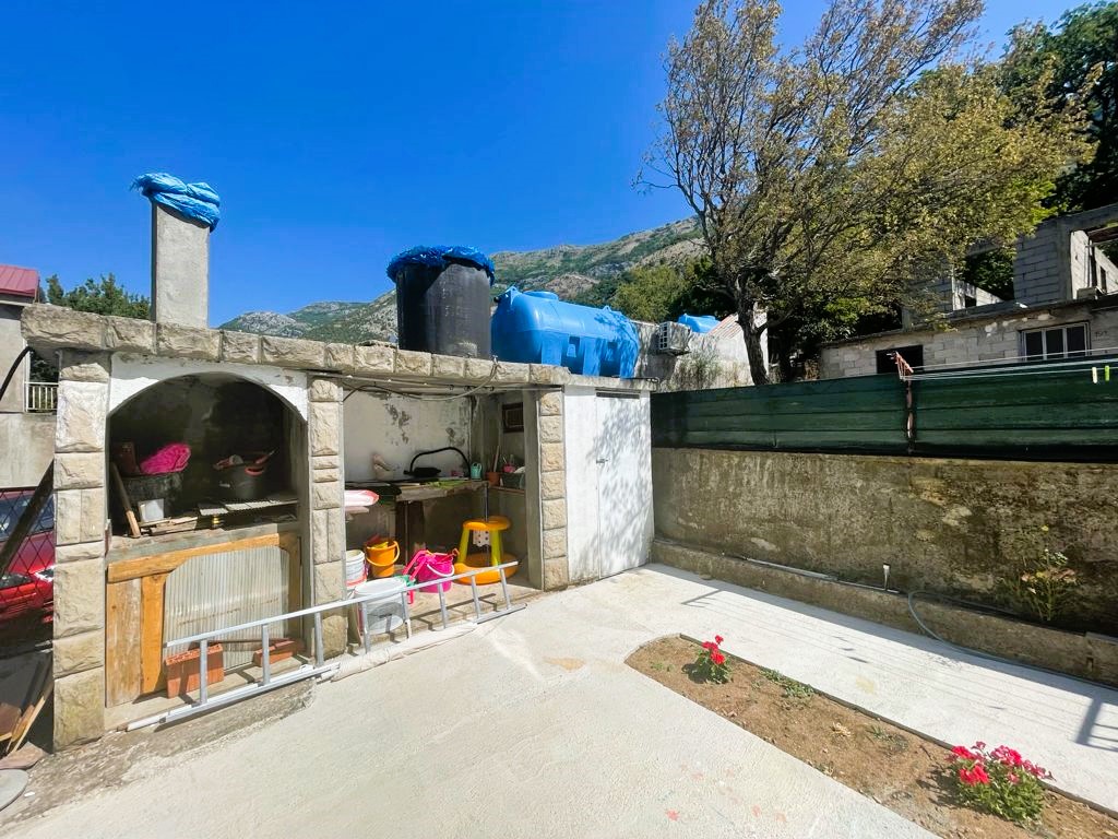 Family House for Sale in Sutomore – Sea View, 8 Bedrooms, Large Garden, Montenegro – MREALE61