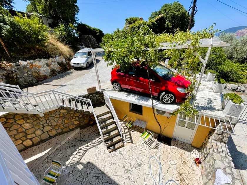 Spacious House for Sale in Sutomore with Sea & Mountain View – 8 Bedrooms, Guest Apartment & Parking, Montenegro – MREALE64