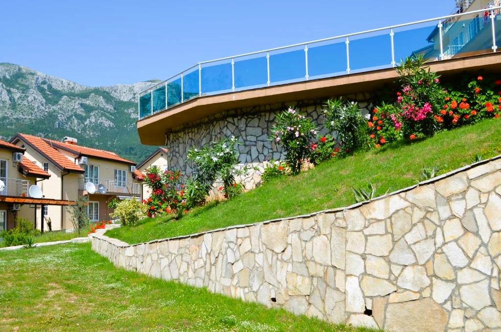 Townhouse for Sale in Bar-Zupci with Sea Views, Garden, Garage & Pool – Gated Community,  – MREALE65