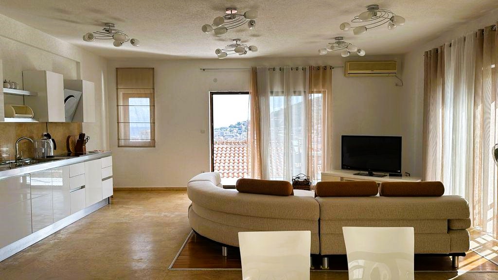 Spacious 124m² Sea View Apartment for Sale in Budva Lazi, Montenegro – MRENB84
