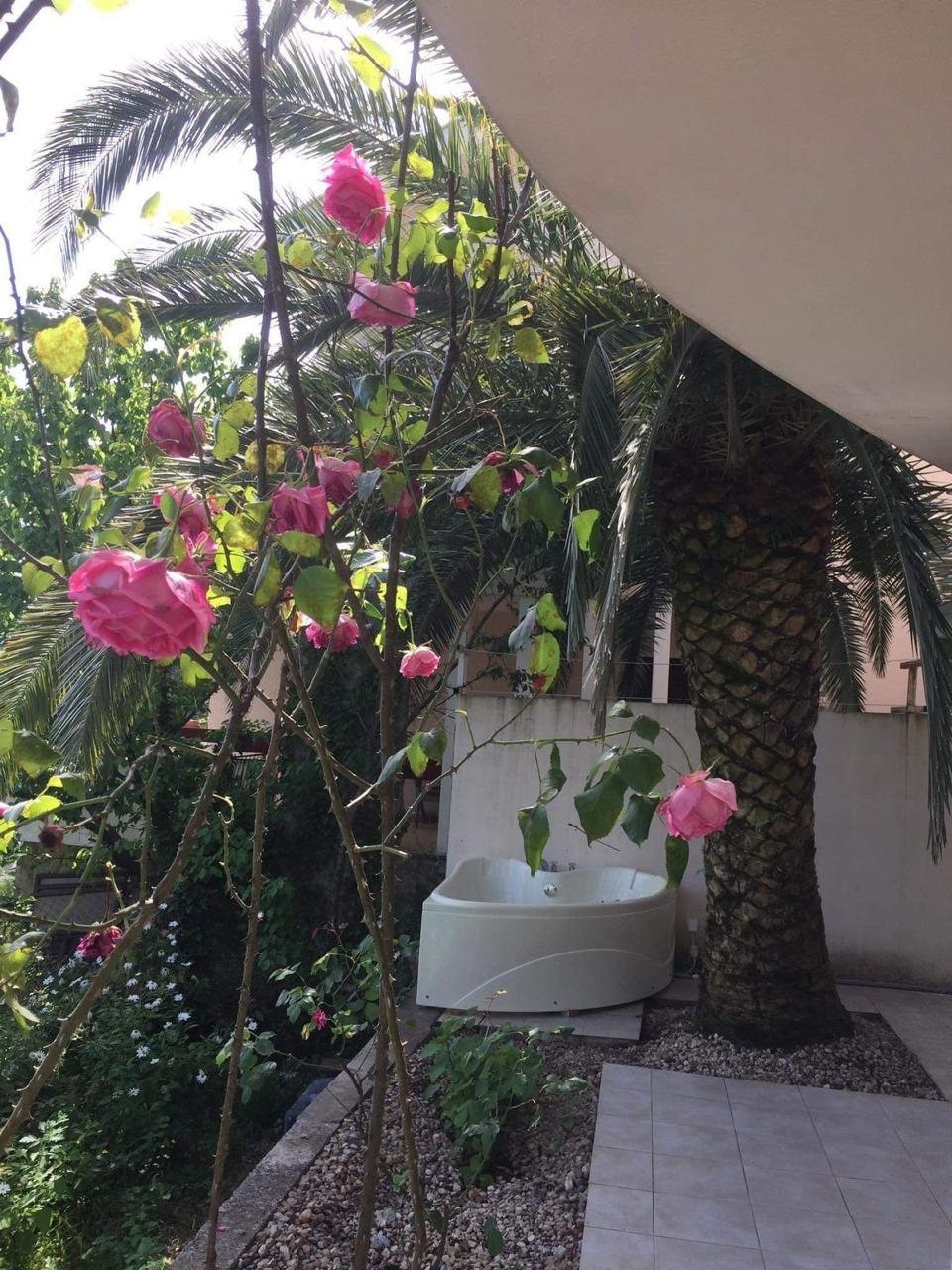 Seaside House for Sale in Krašići Montenegro – Panoramic Views & Guest Apartments, Montenegro – MREALE75