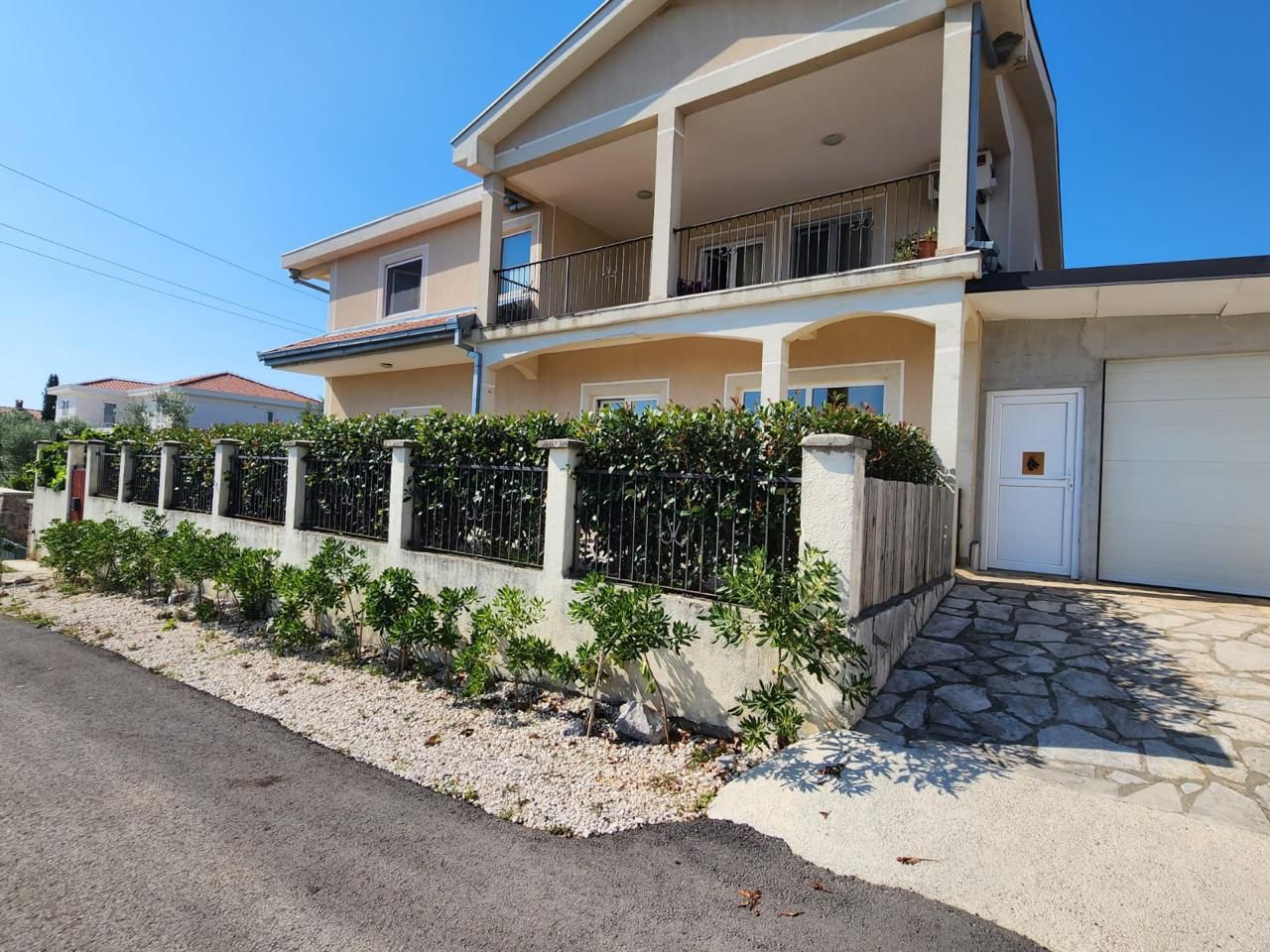 Houses for Sale in Tivat – Premium 3-Bedroom Villa in Radovići, Montenegro – MREDEL-01