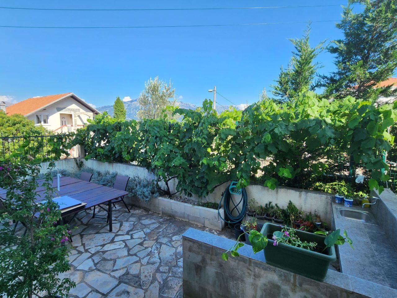 Houses for Sale in Tivat – Premium 3-Bedroom Villa in Radovići, Montenegro – MREDEL-01