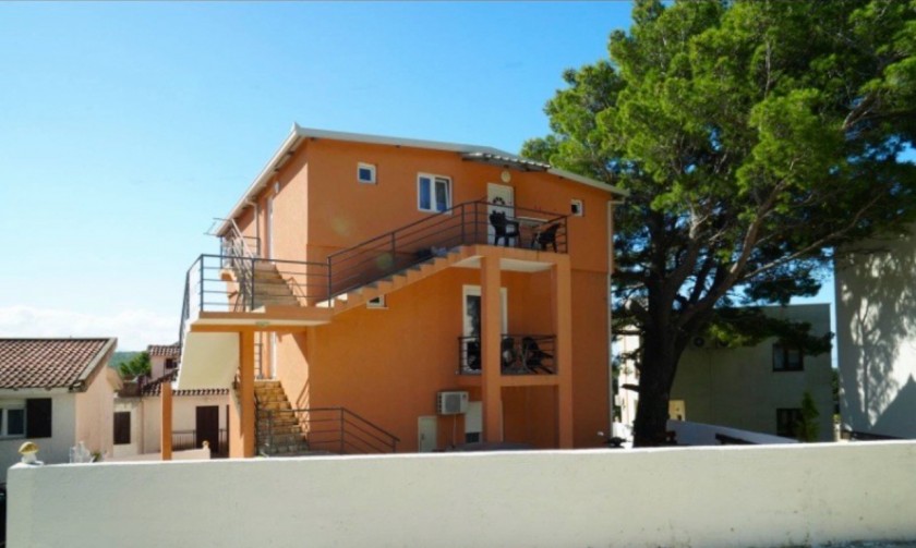 House for Sale in Sutomore – A Turnkey 6-Apartment Villa with High Rental Potential, Montenegro – MREALE80