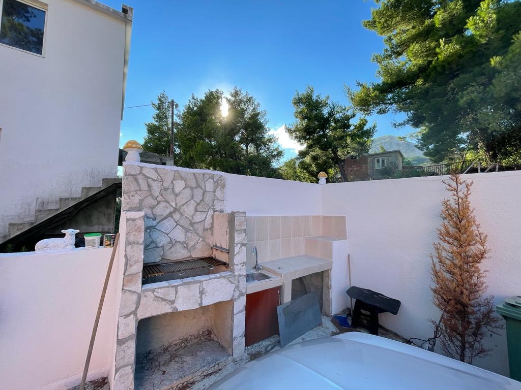 House for Sale in Sutomore – A Turnkey 6-Apartment Villa with High Rental Potential, Montenegro – MREALE80