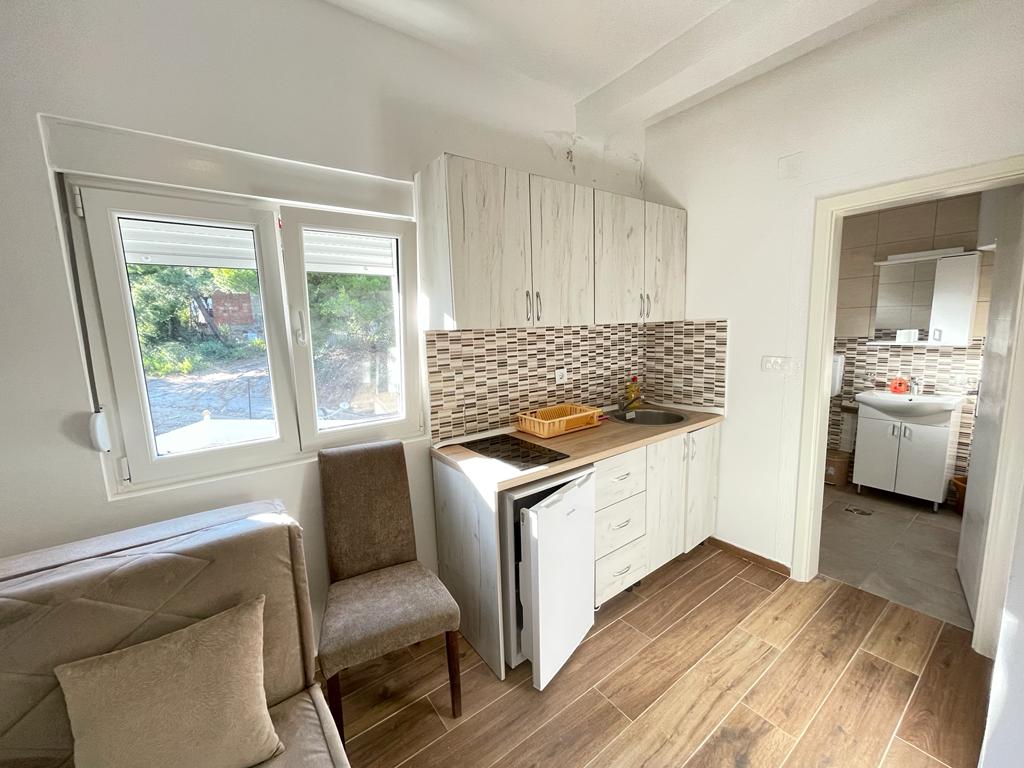 House for Sale in Sutomore – A Turnkey 6-Apartment Villa with High Rental Potential, Montenegro – MREALE80